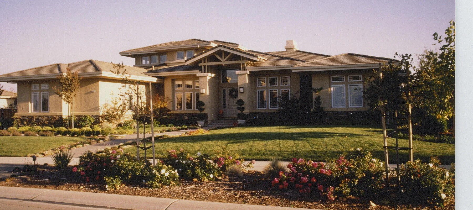 1-Exterior Front-33G.JPG