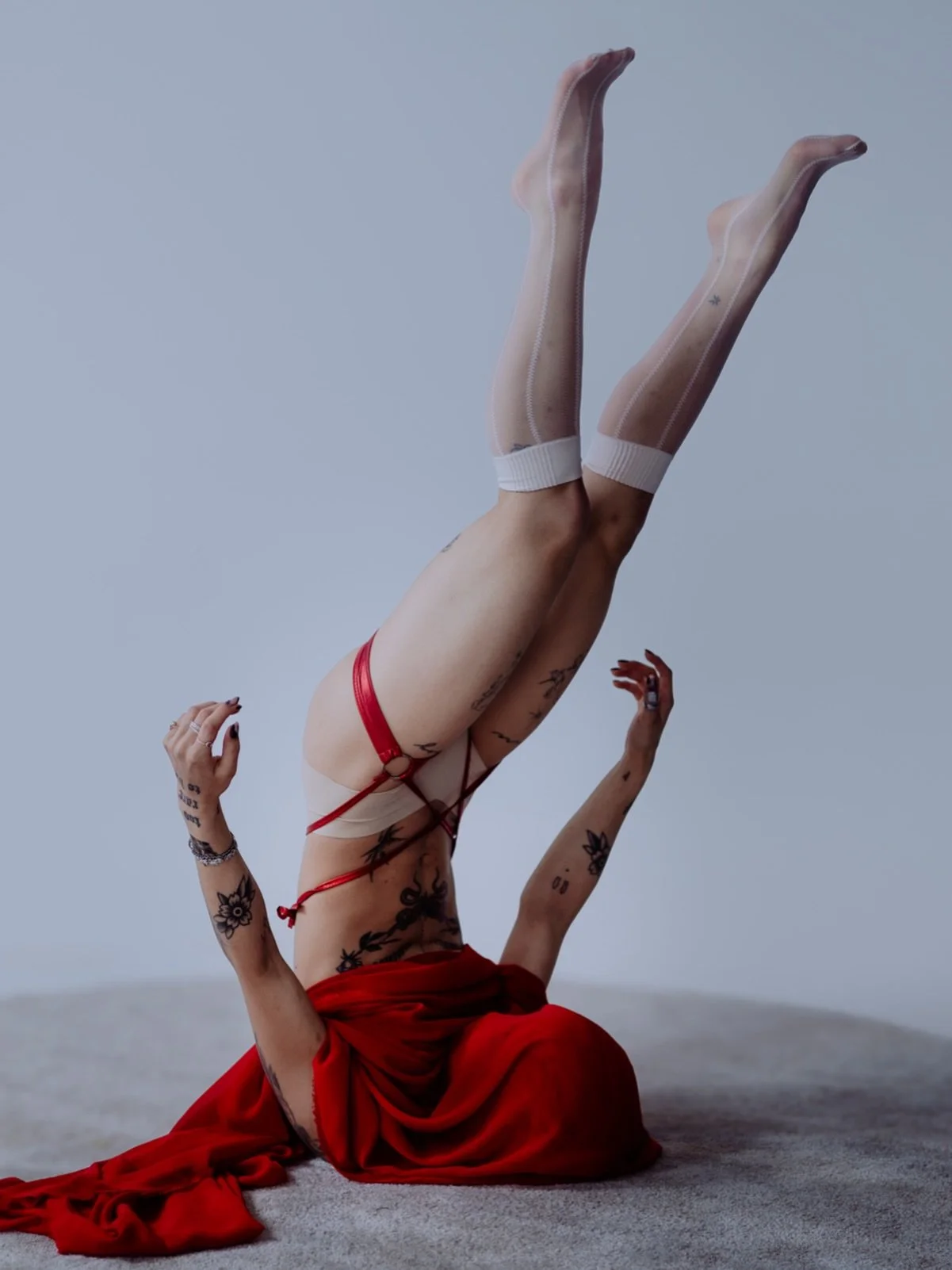 Be brave
Be bold
Take risks
Trust the journey 

Model: @heyitsk._ 
Studio: @revisionphotostudio 

#creativeportraits #fineart #lasvegas