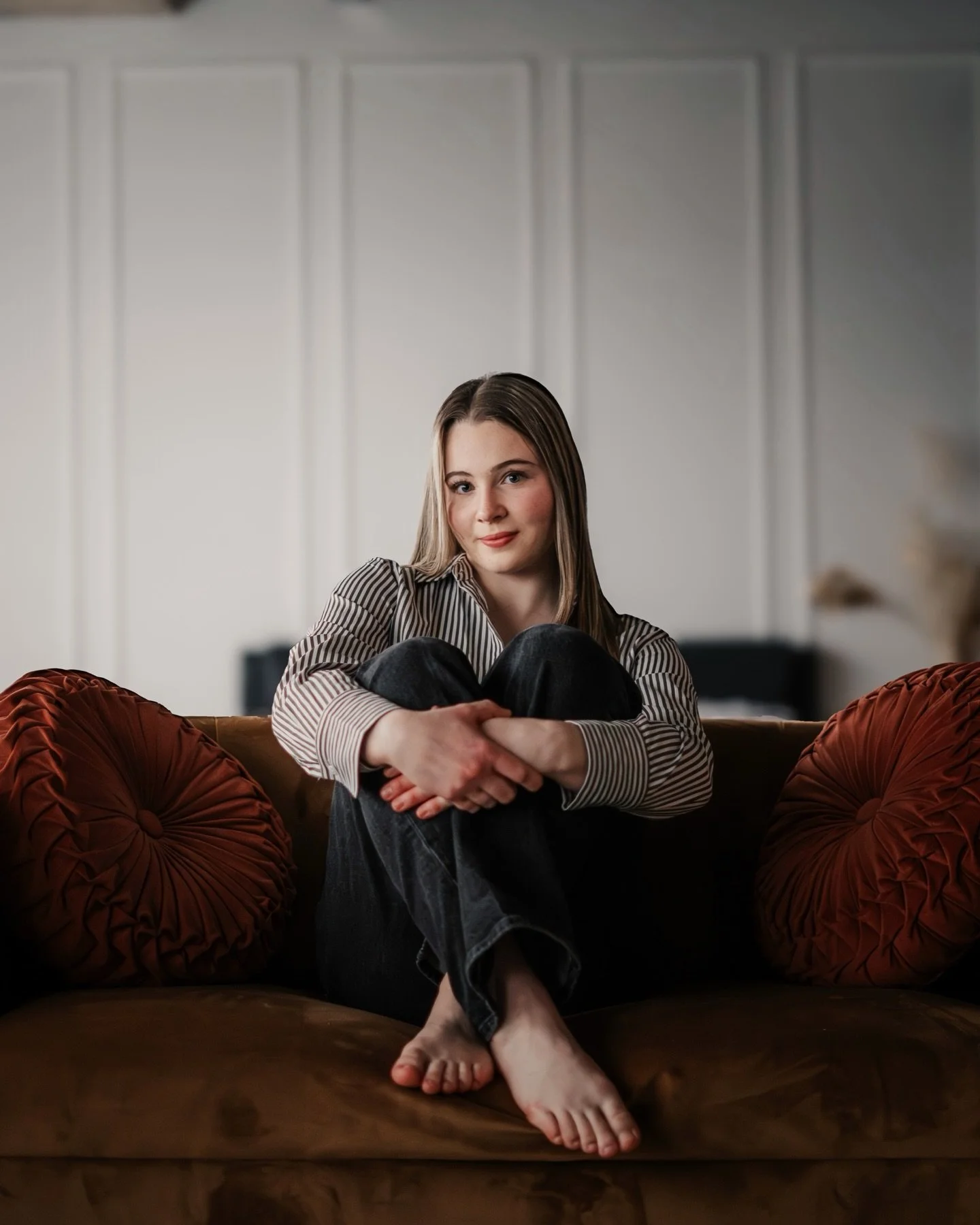 Breathe deeply&hellip;
Move gently&hellip;
Shine naturally.

Photo series with @cypriane_pilloy 

#bnwportrait #moody #noiretblanc #naturallight #photographie