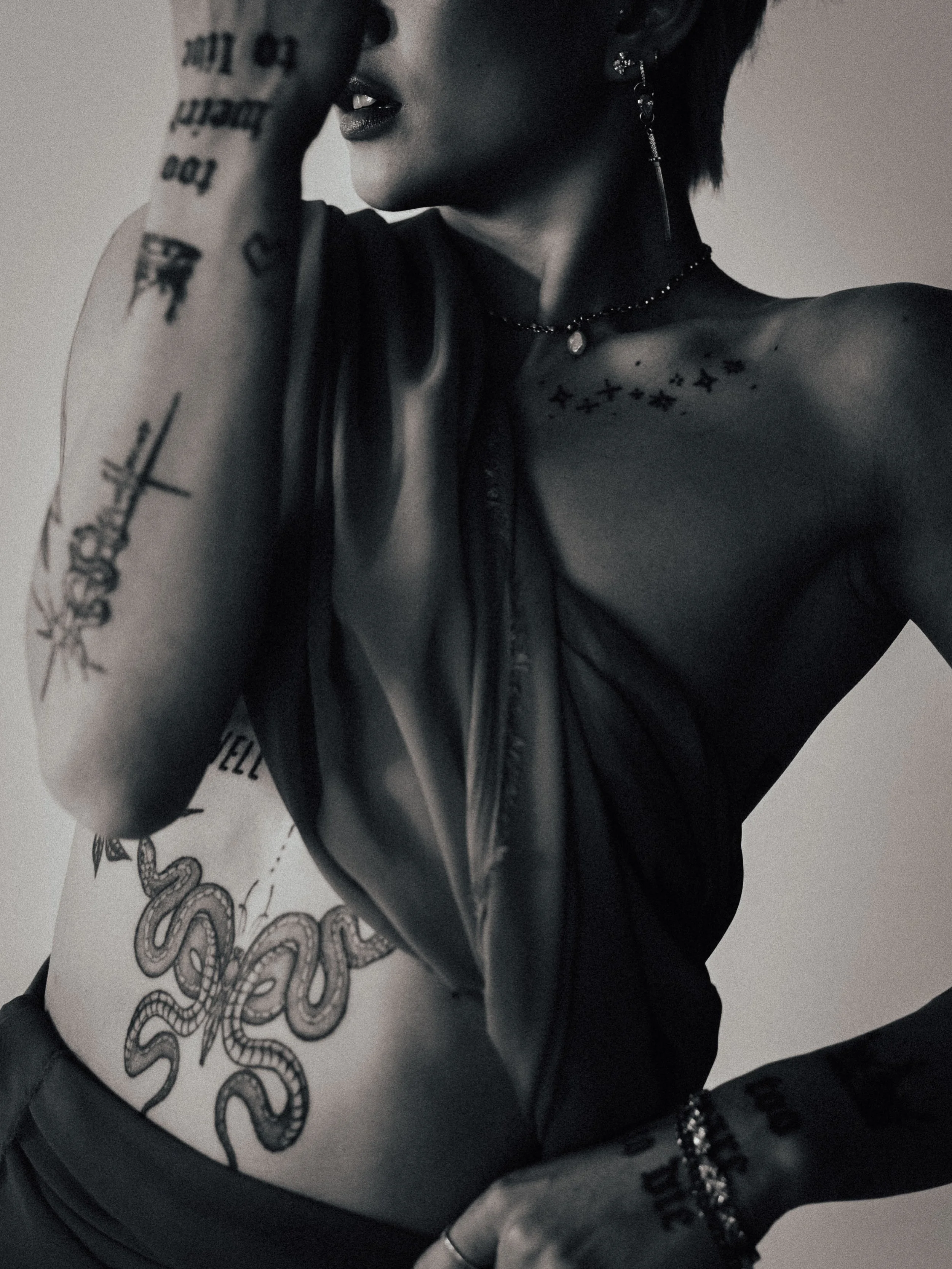 Express yourself 

Photoshoot with Kei 

Model: @heyitsk._ 
Studio: @revisionphotostudio 
Las Vegas, NV 

#bnw #tattoos #lasvegas #portraits