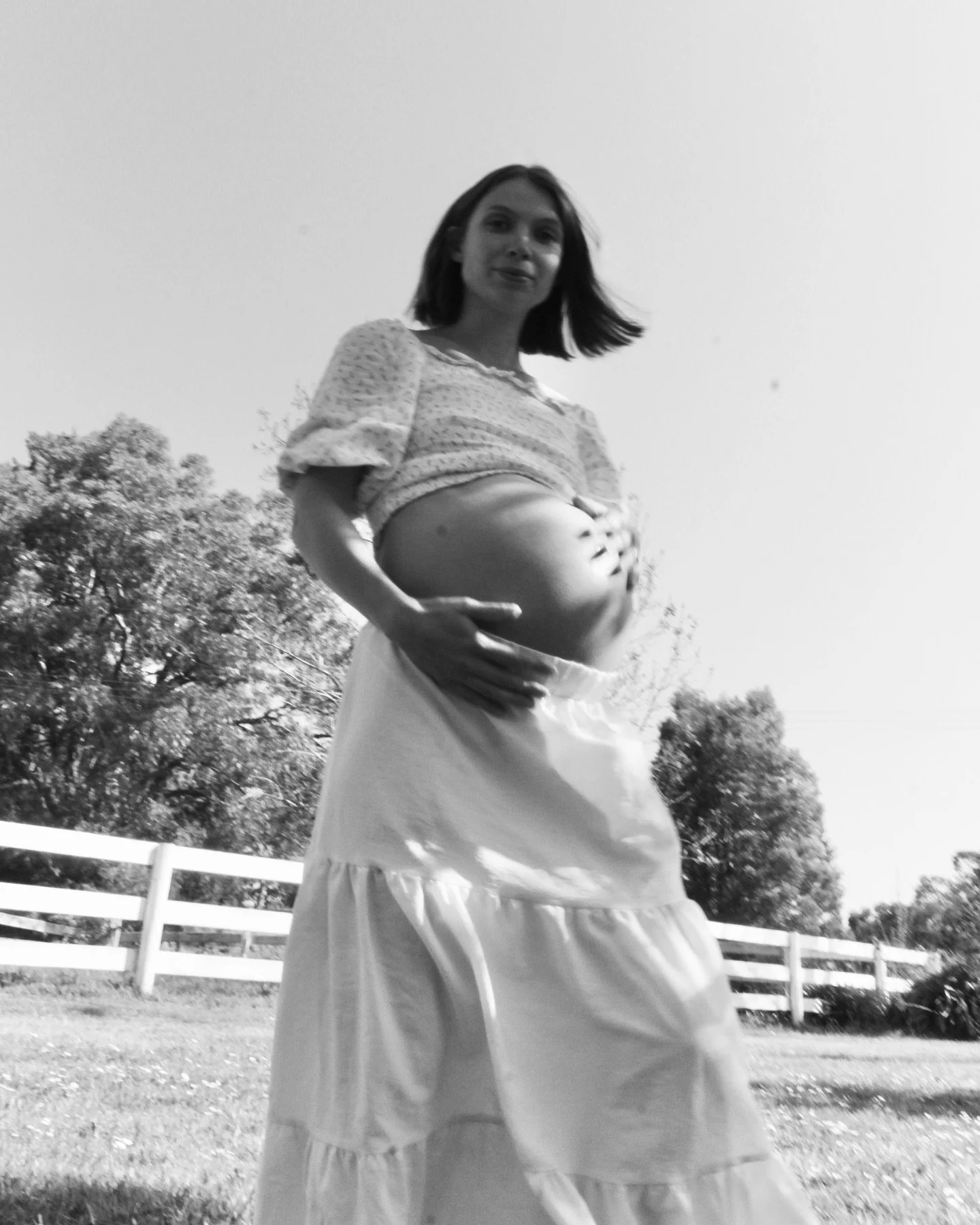 Junipers pov ✨🤰🏻

we&rsquo;re still feeling a little off but the sunshine came out yesterday so we frolicked about in the garden for the day 🌿 

Around 33 weeks now and feeling like this sickness is a sign to make time for more self care practices