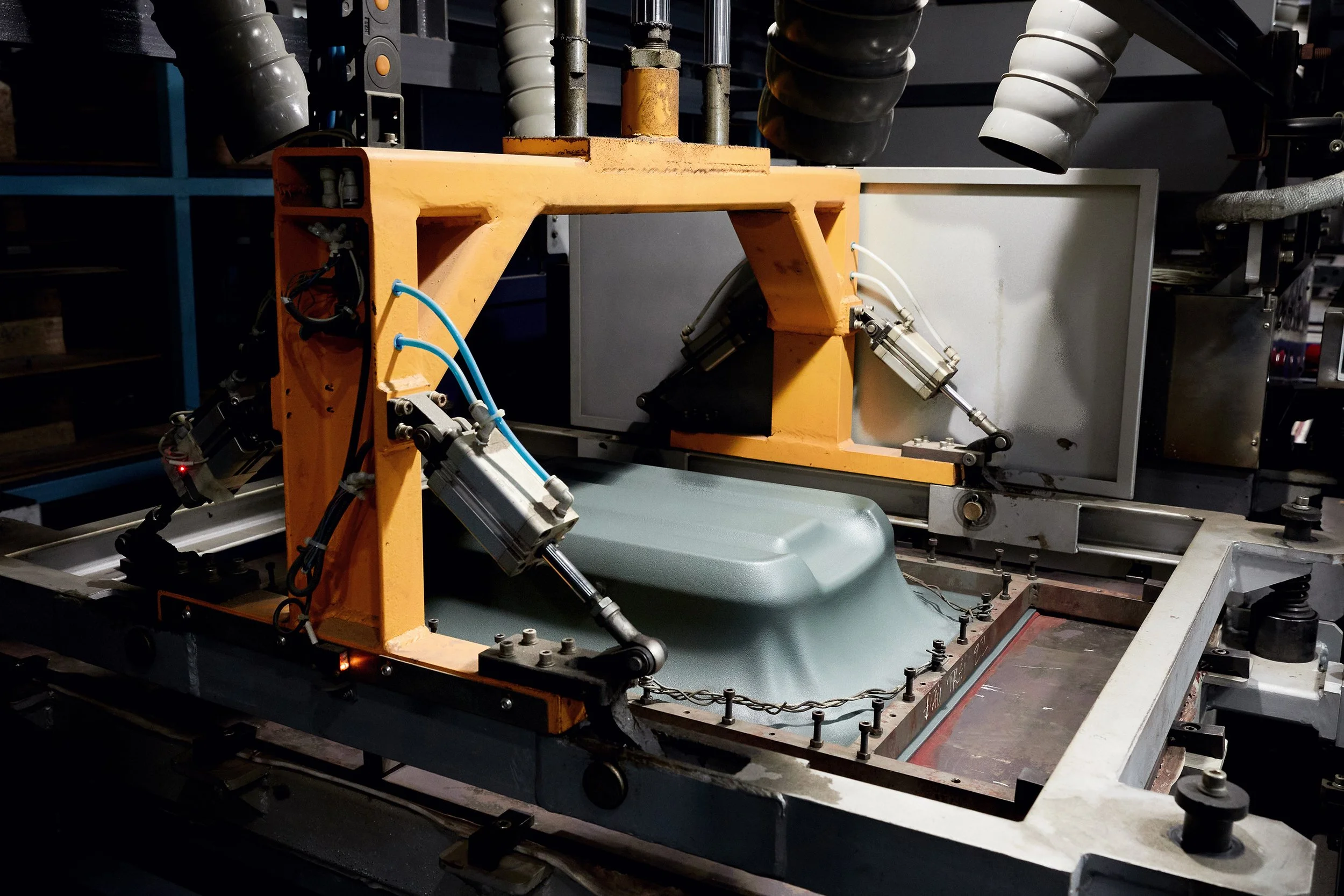 Bellroy-vietnamfactory-print-02 LR.jpg