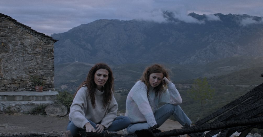de sel et d&rsquo;argile
un film de @gabriellebrnt 

production : @grec_info et @iutdicorsica
avec : @suzana.joaquim, @annemarie.nam, @danielow07, @anthoparenti 

directrice de la photographie : @louise.bernard.pallas 
cam&eacute;ra : @louis_sciara 
