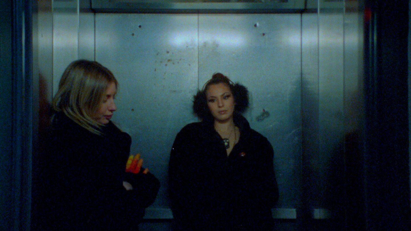 mustard

un film de Ana&iuml;s-Toh&eacute; Commaret @te.pirater 
avec Malo et @orfee4real 
directrice de la photographie @louise.bernard.pallas 
assistante cam&eacute;ra @rougerojas_ 

Le film est visible en ce moment &agrave; la galerie @sira.sira.s