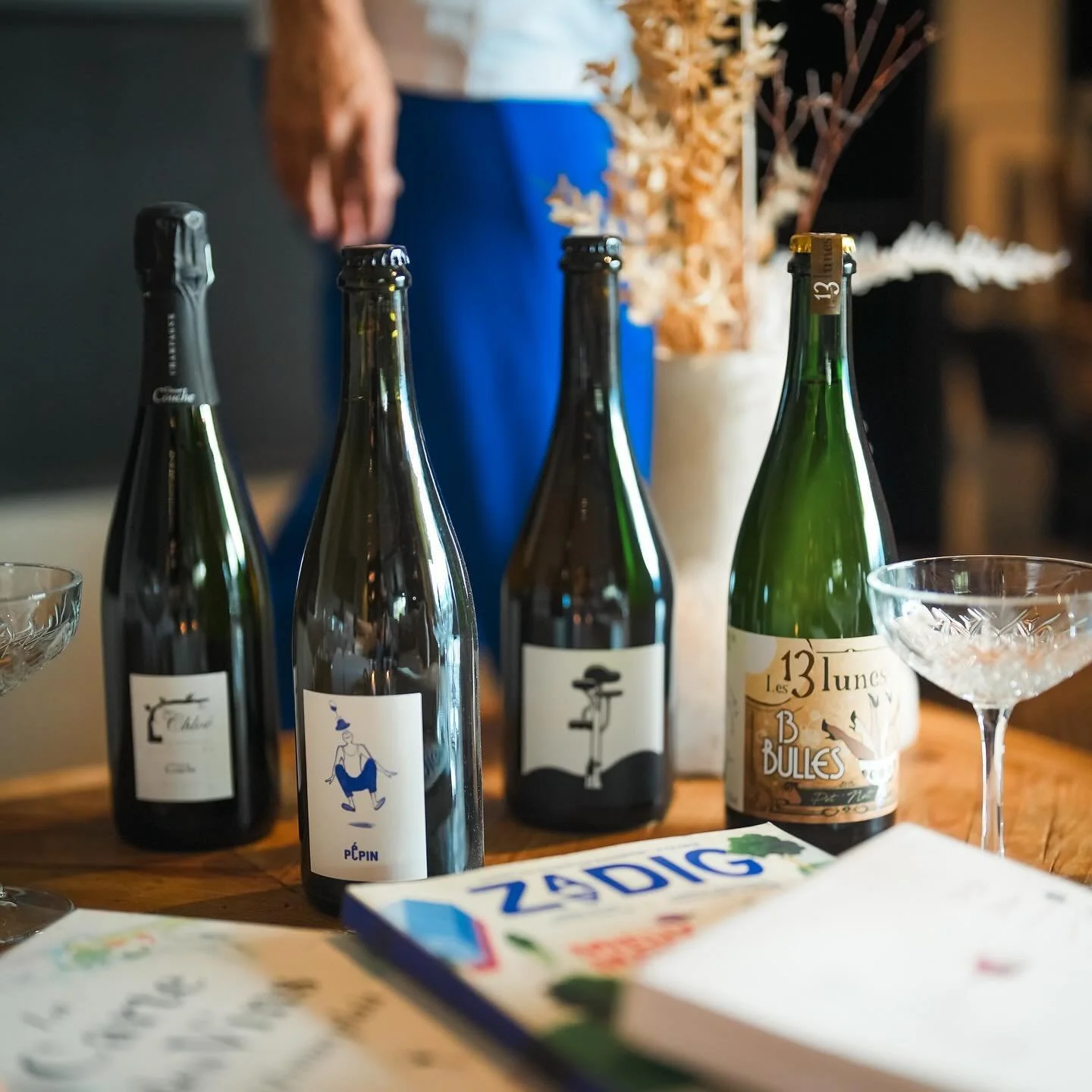 Bubble bath for christmas 🍾
Bain de bulles pour les f&ecirc;tes 🍾 

P&eacute;tillants et champagnes festifs pour vos repas de No&euml;l et fin d&rsquo;ann&eacute;e dispos pour livraison Annecy et alentours jusqu&rsquo;au 22 d&eacute;cembre !

Zoom 