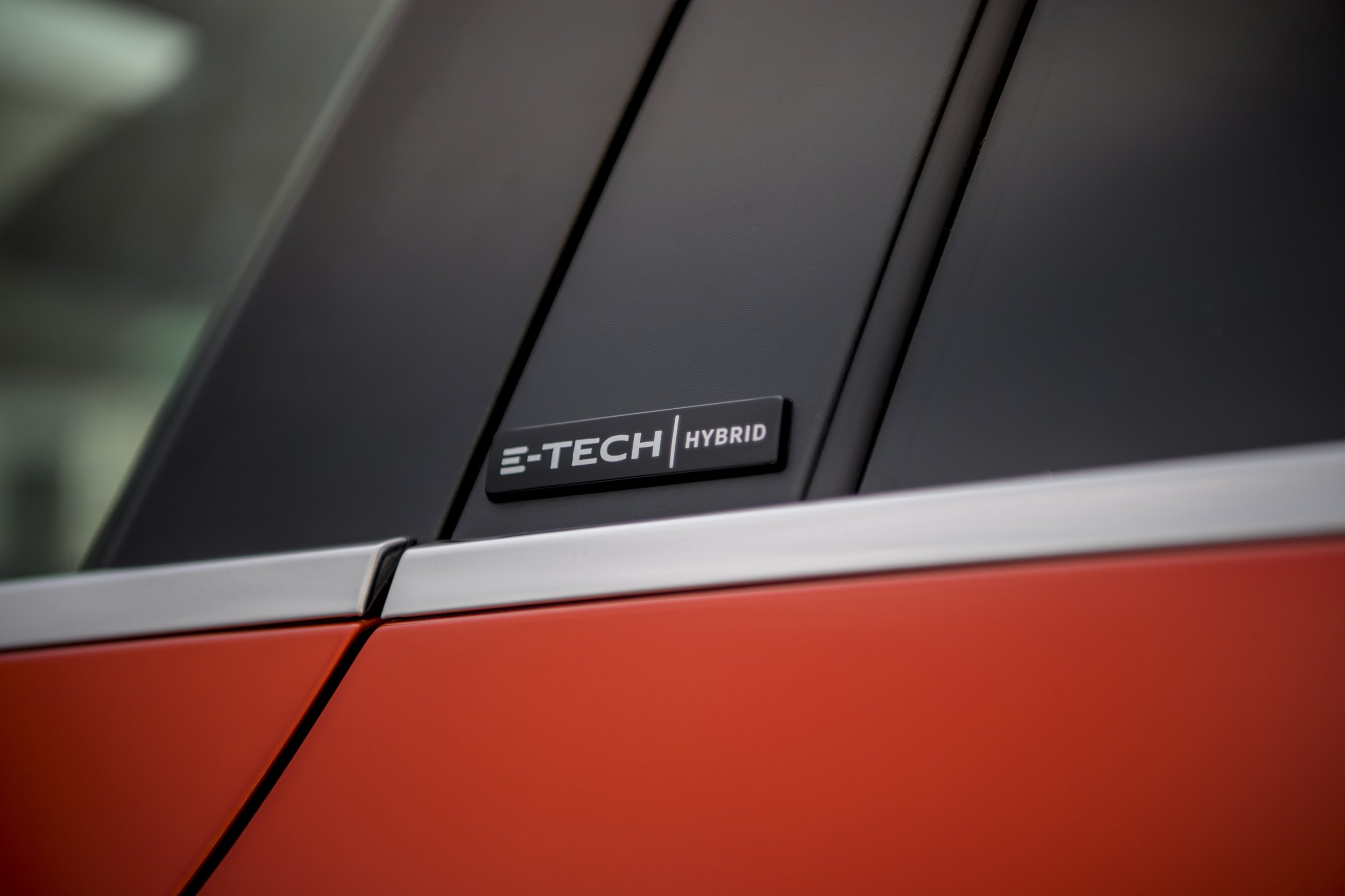 Renault Clio E-Tech Hybrid (1).jpg