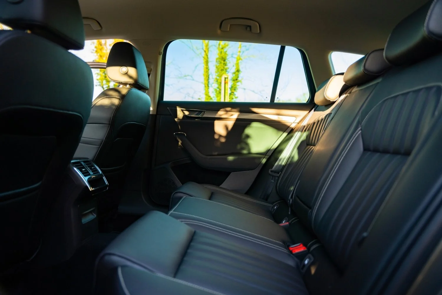 SKODA Superb Estate iV (1).jpg