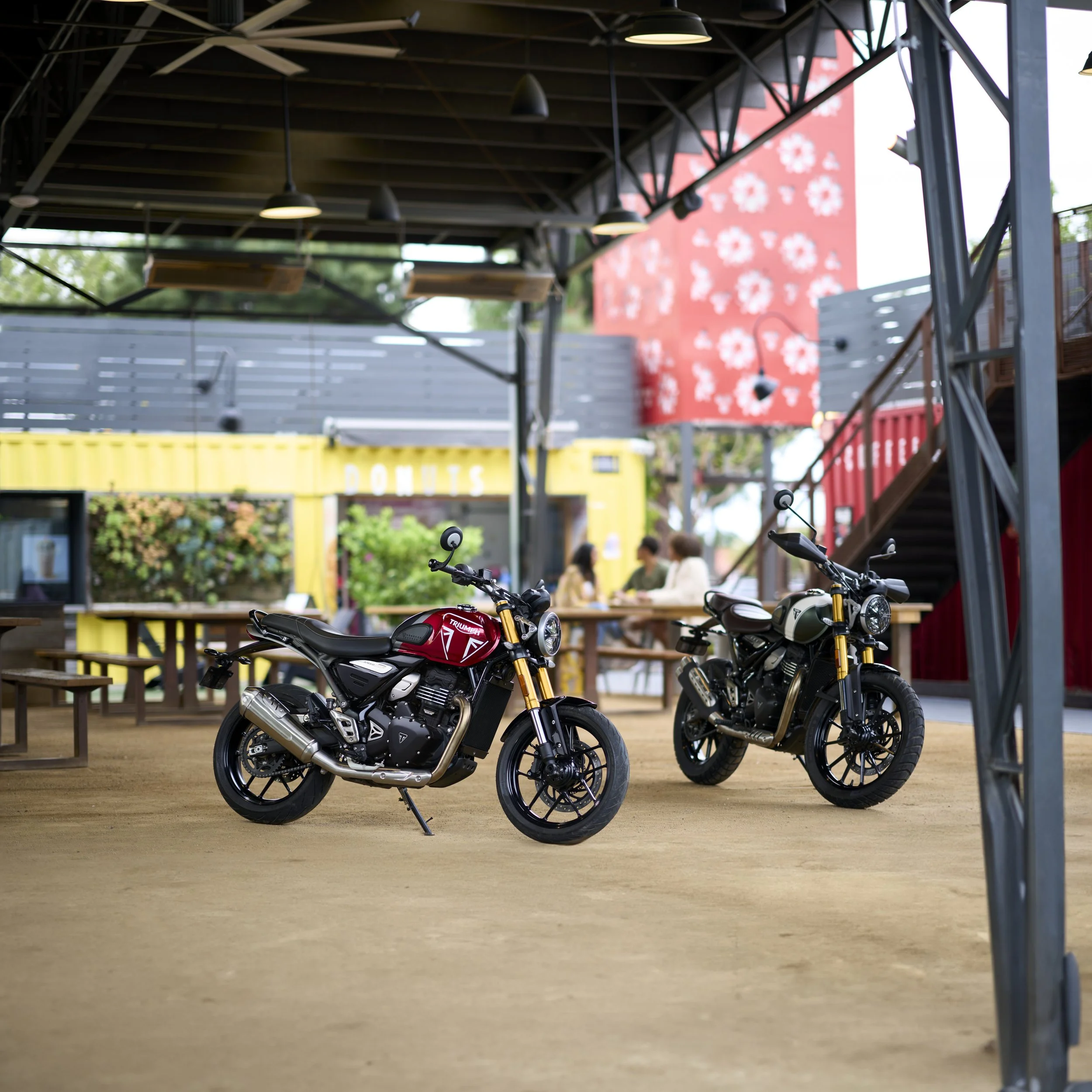 Triumph Enters 400cc Market with Scrambler 400x and Speed 400