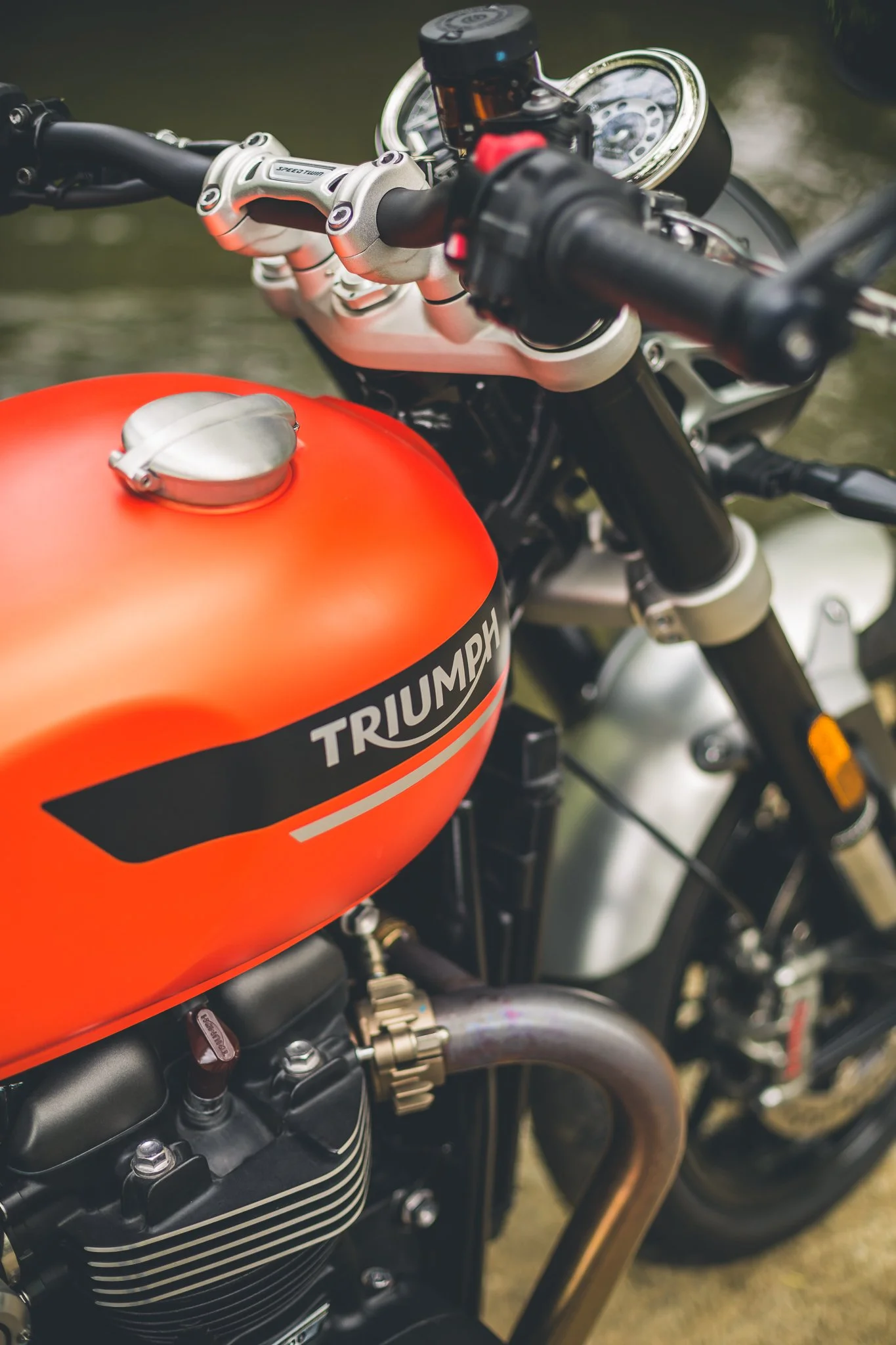 Triumph Twin FULL-05.jpg