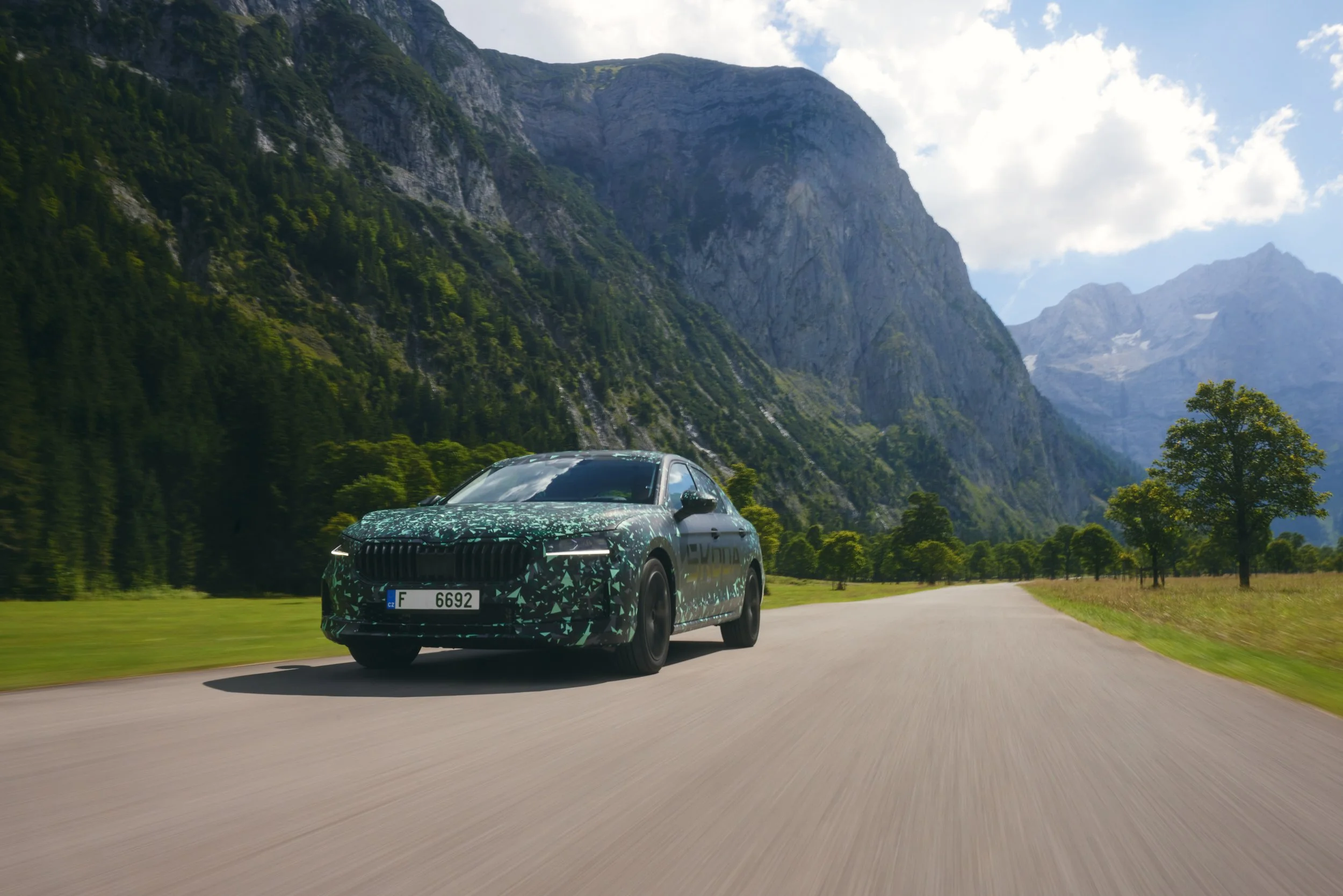 skoda_superb_covered_mb-3_41f9dded.jpg