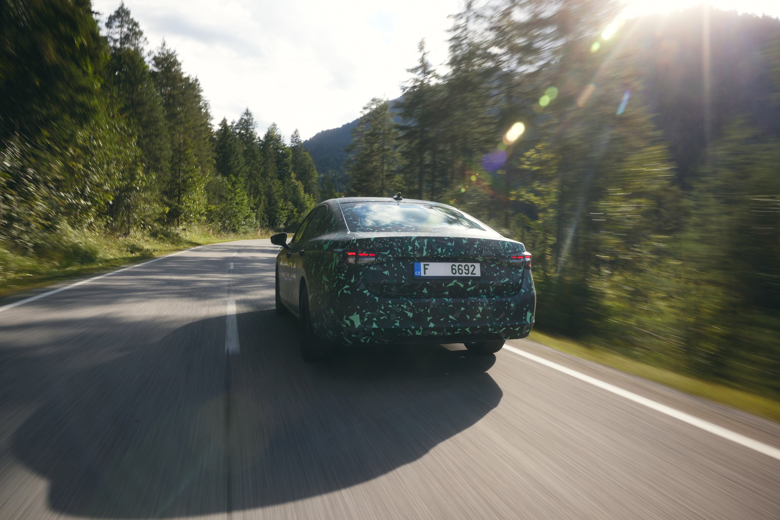 skoda_superb_covered_mb-5_59c47be7.jpg