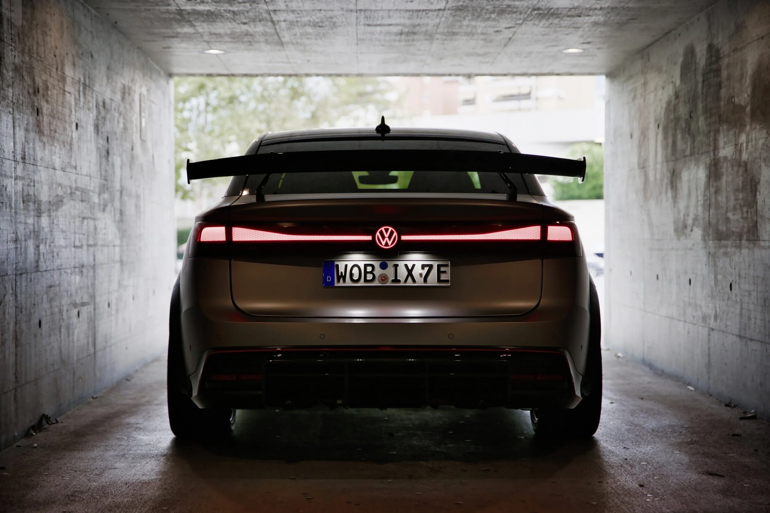 DB2023AU01106_large.jpg