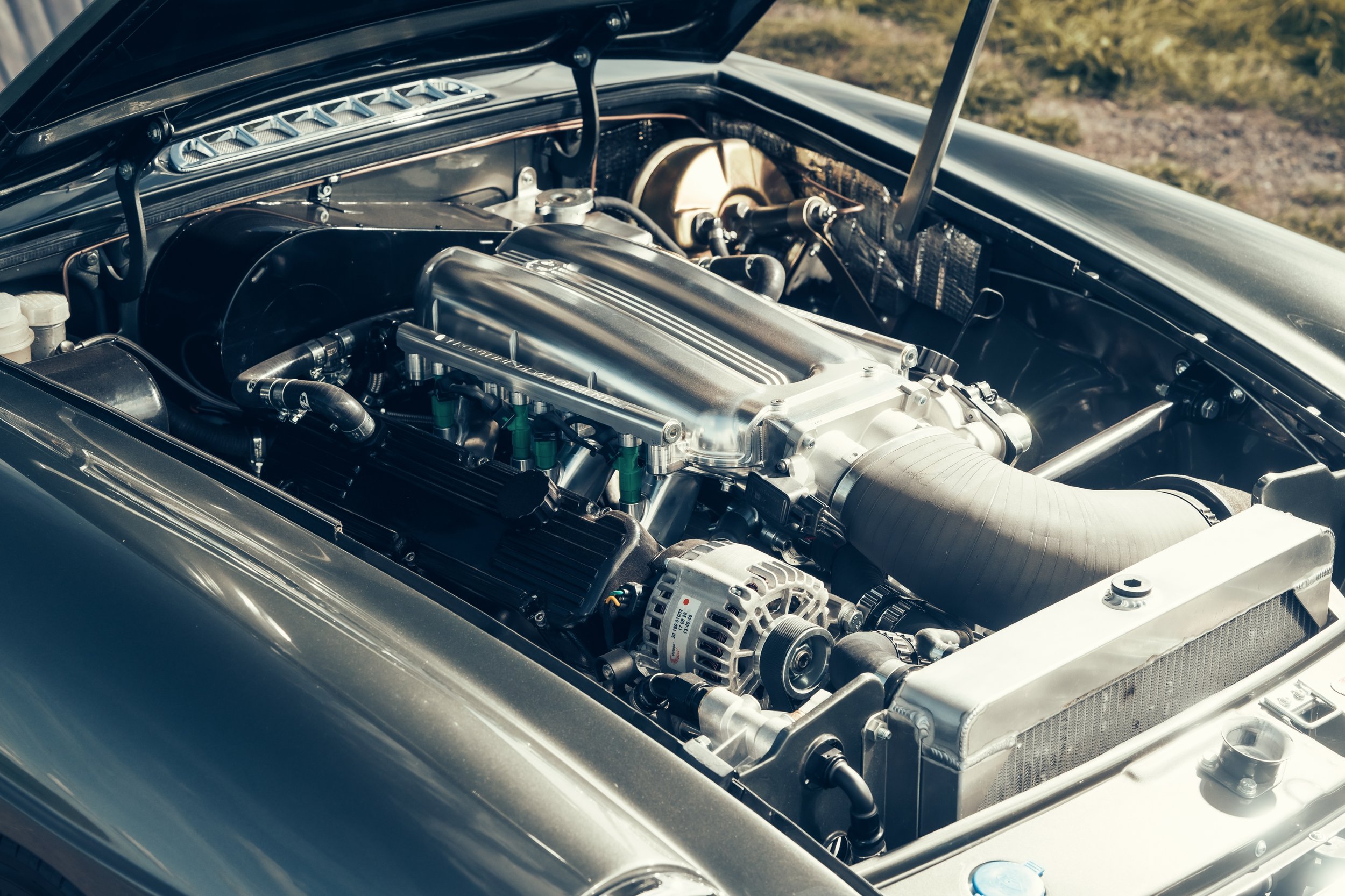 8.FrontlineLE604.8-litreengine.jpg