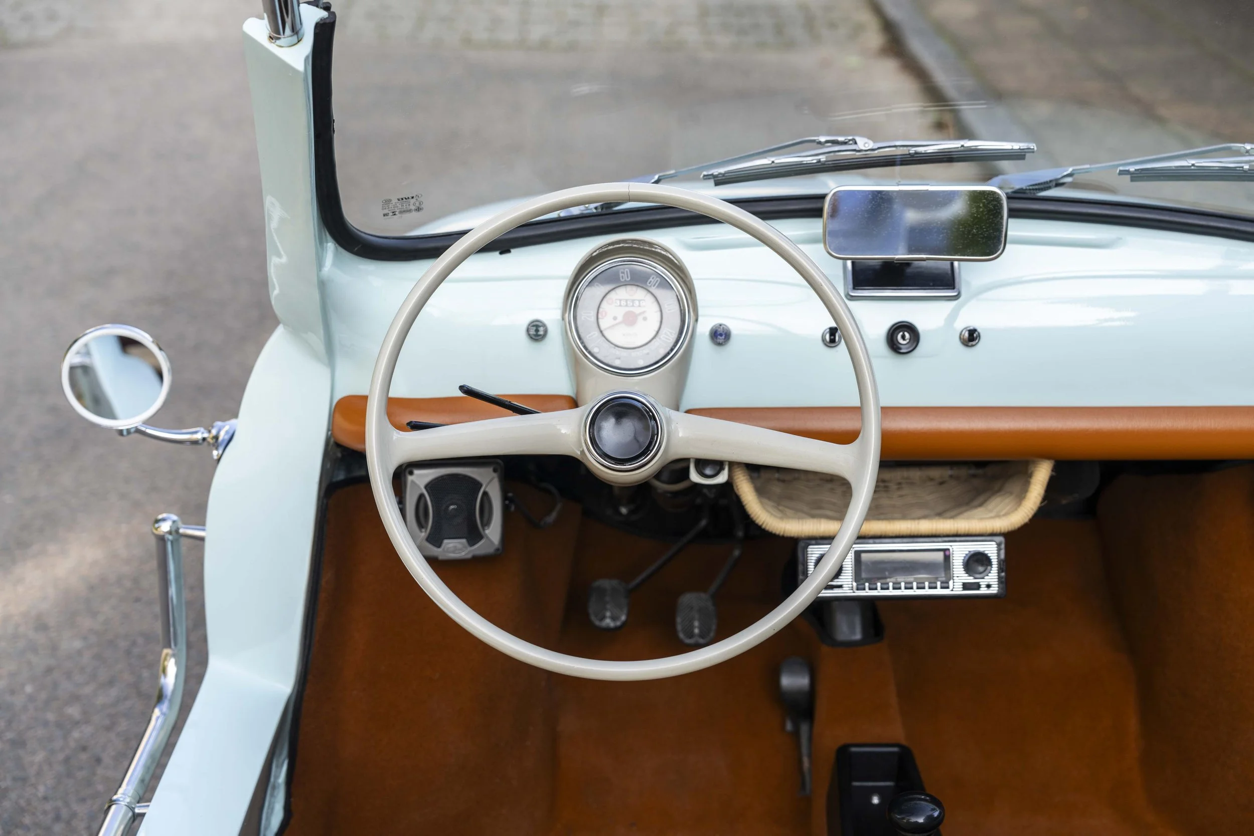 LandoNorris1972Fiat500JollyInterior.jpg