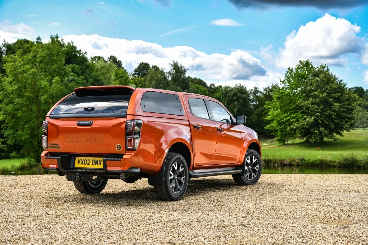 Isuzu D-Max-V-Cross (8).jpg