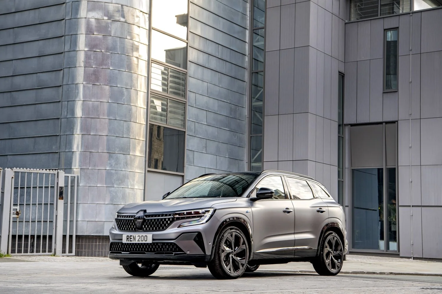Renault Austral E-Tech - The Solution To EV Range Anxiety — Driven