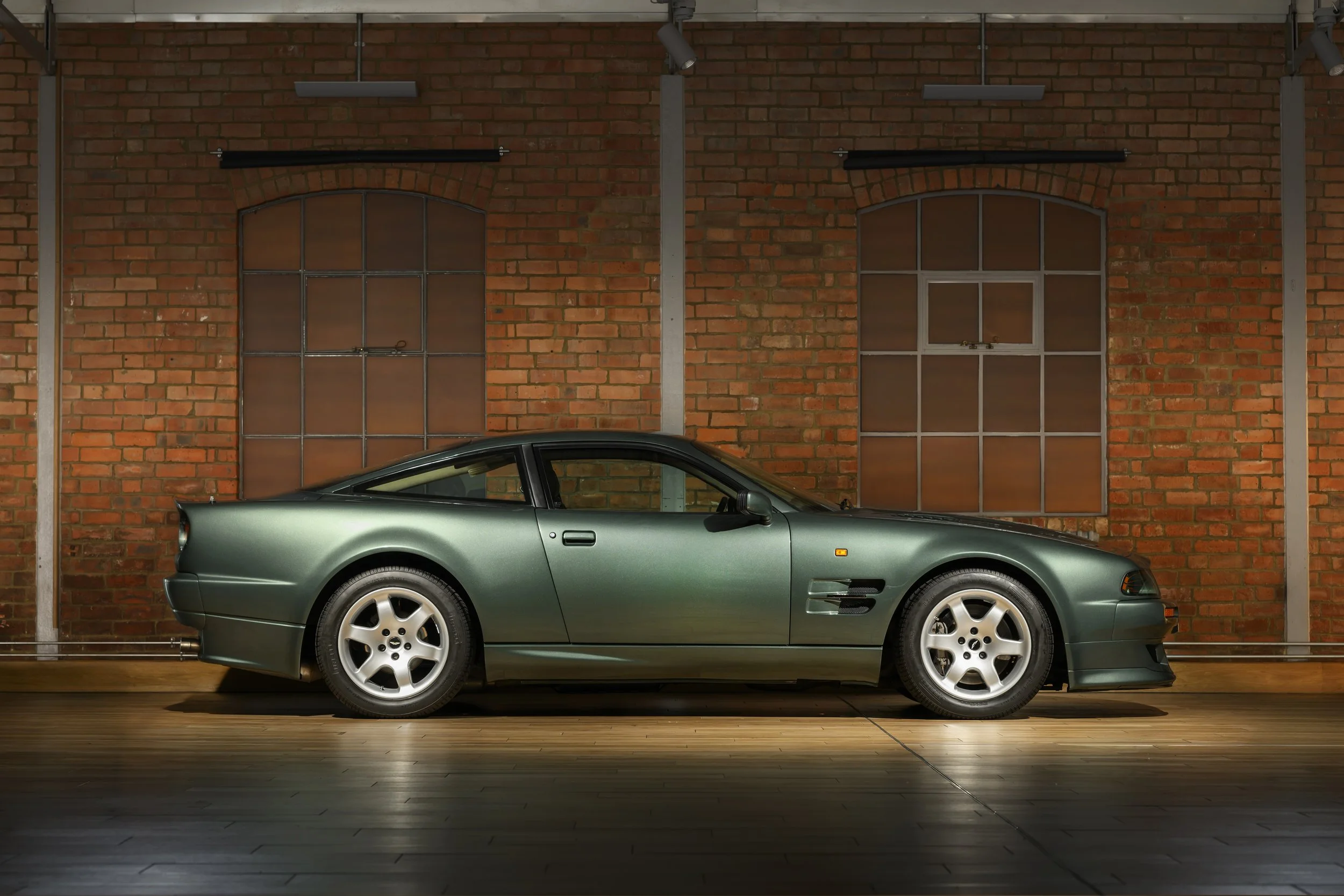 AstonMartinV8VantageV550-3.JPG