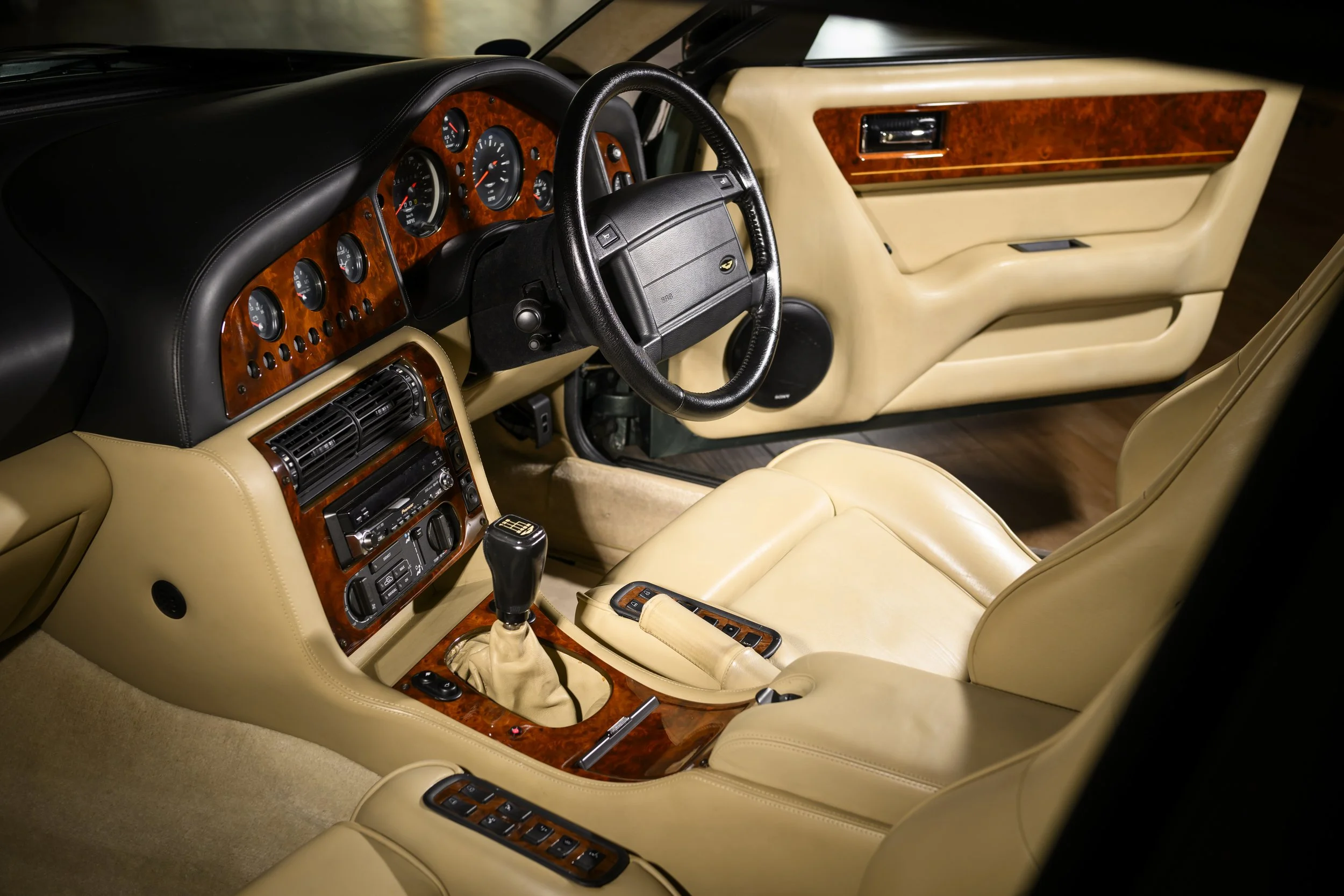 AstonMartinV8VantageV550-17.JPG