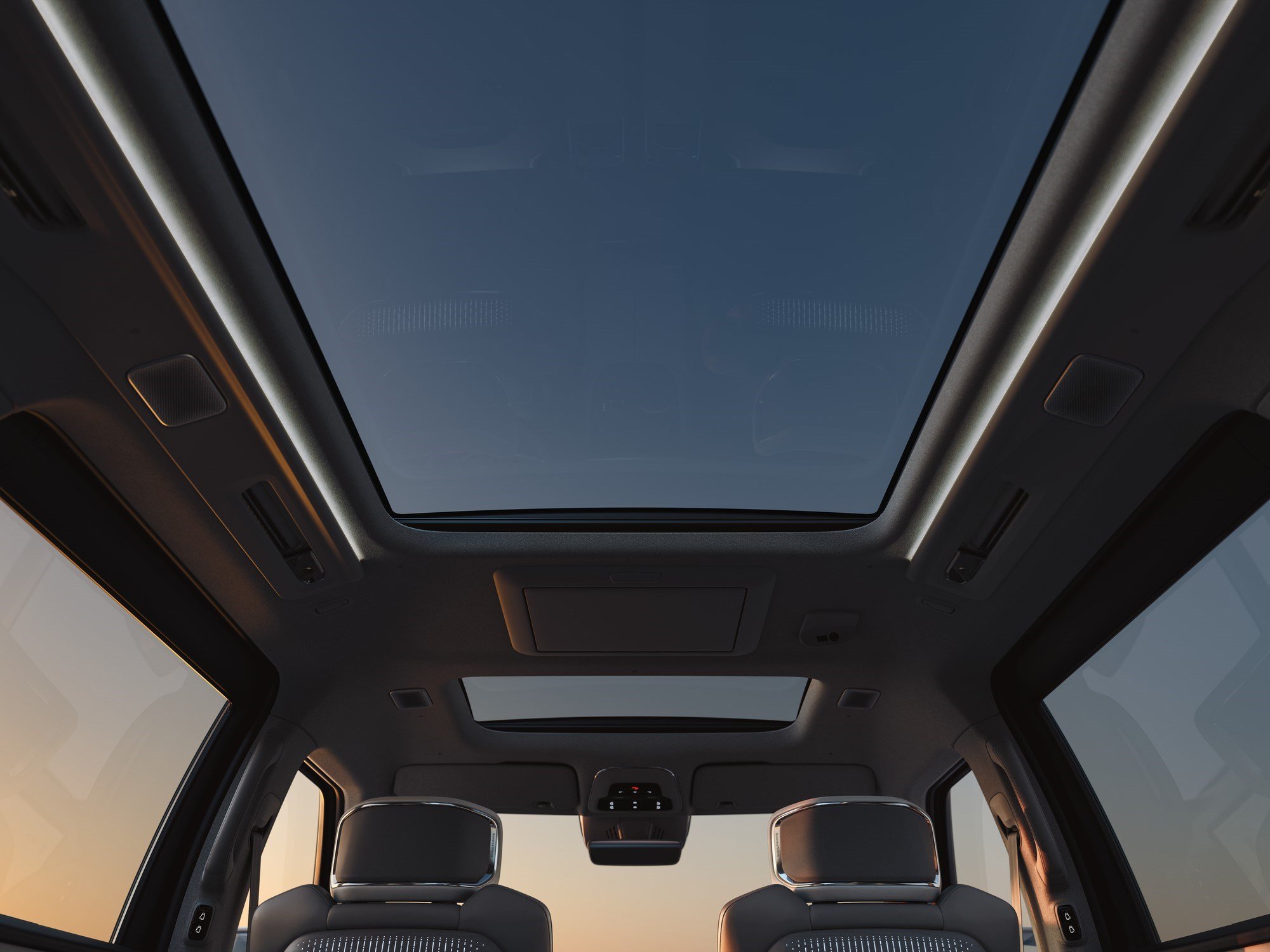 320142_Volvo_EM90_Concept_World_Stills.jpg
