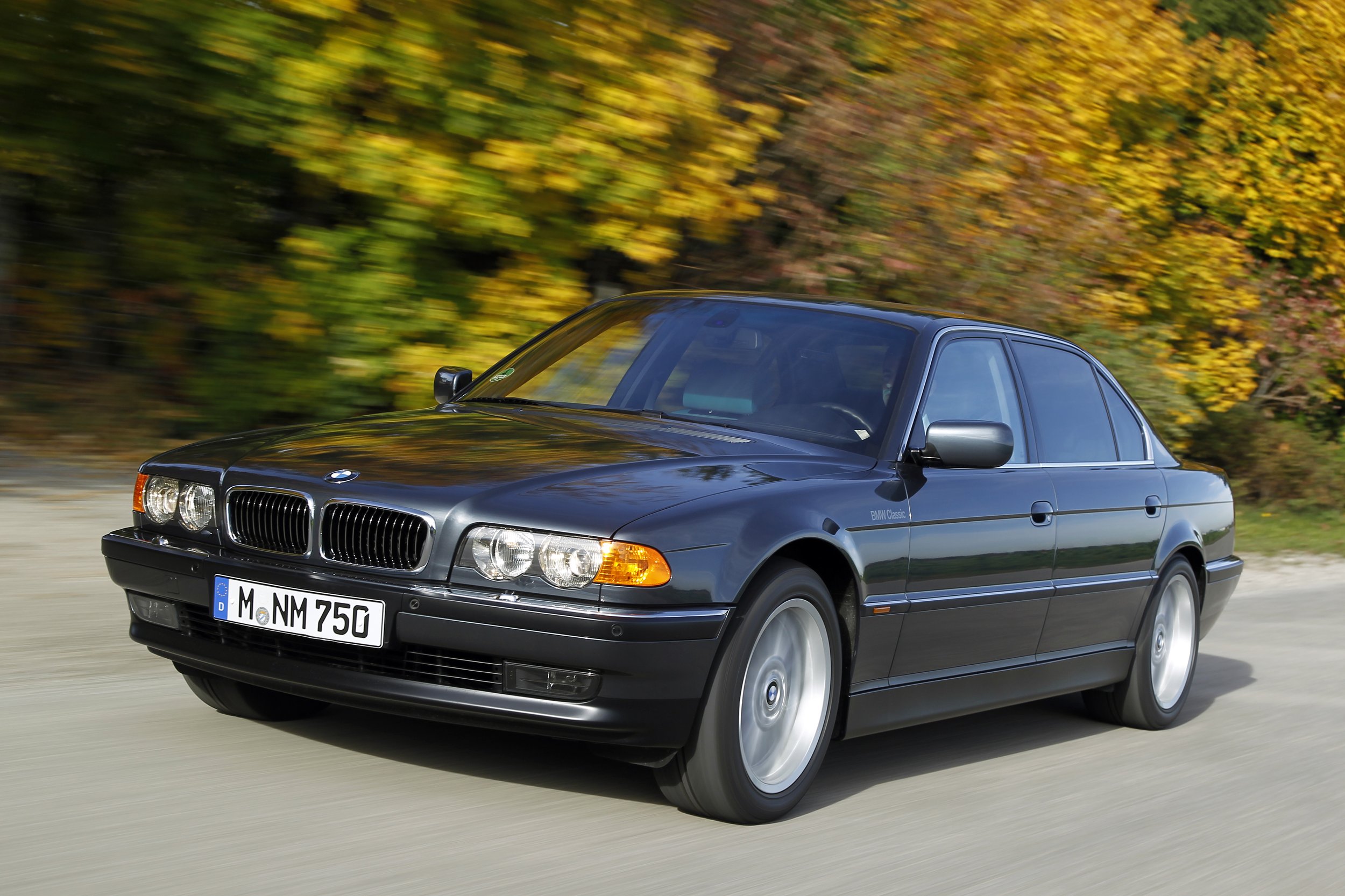 P90106957_highRes_25-years-of-bmw-12-c.jpg