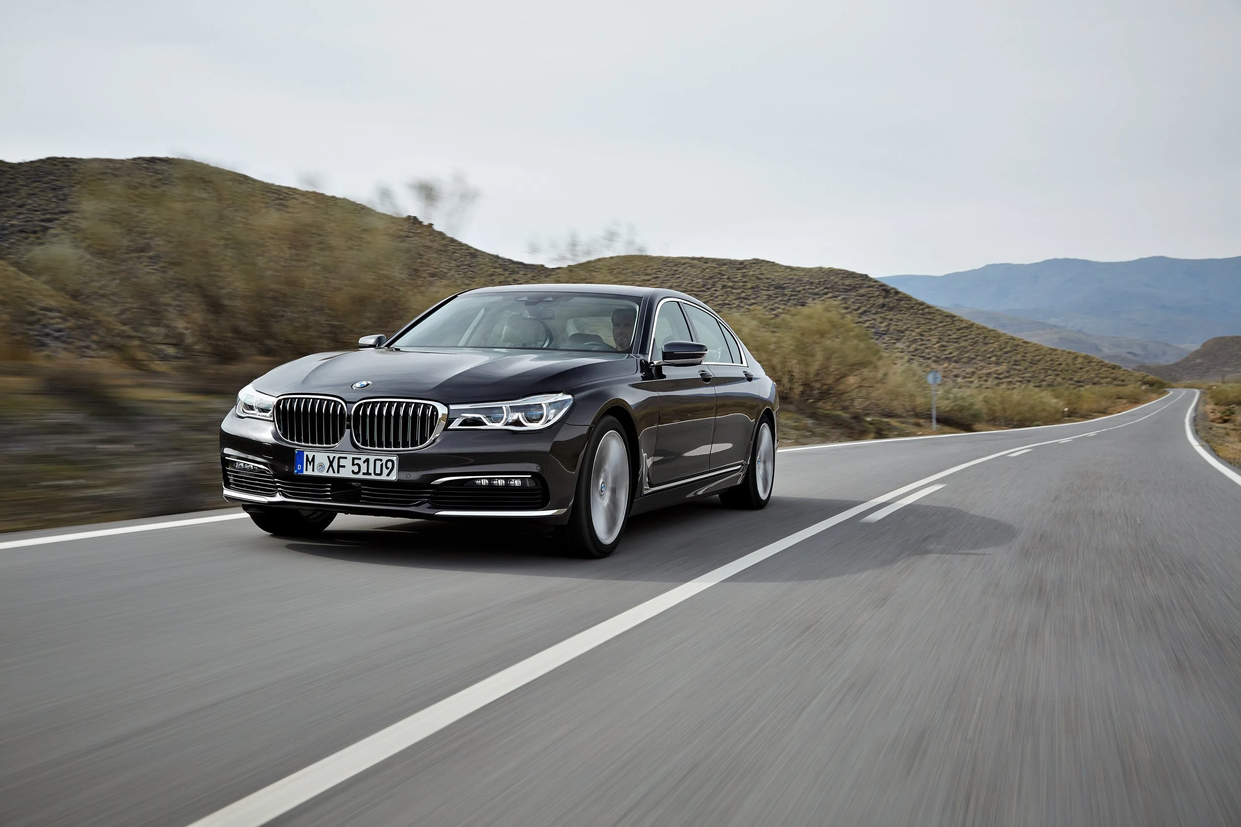 P90178440_highRes_the-new-bmw-7-series.jpg