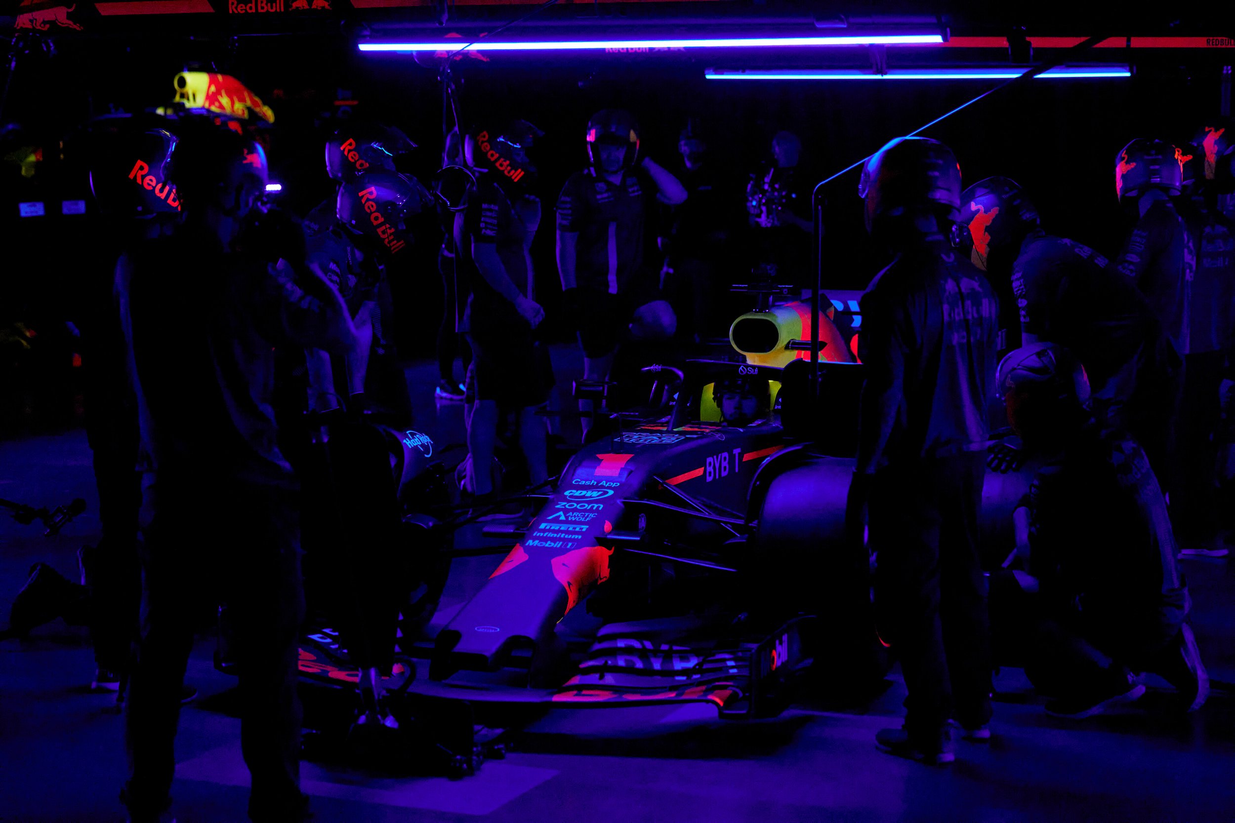 Red Bull Racing Complete Pitch Black Pit Stop