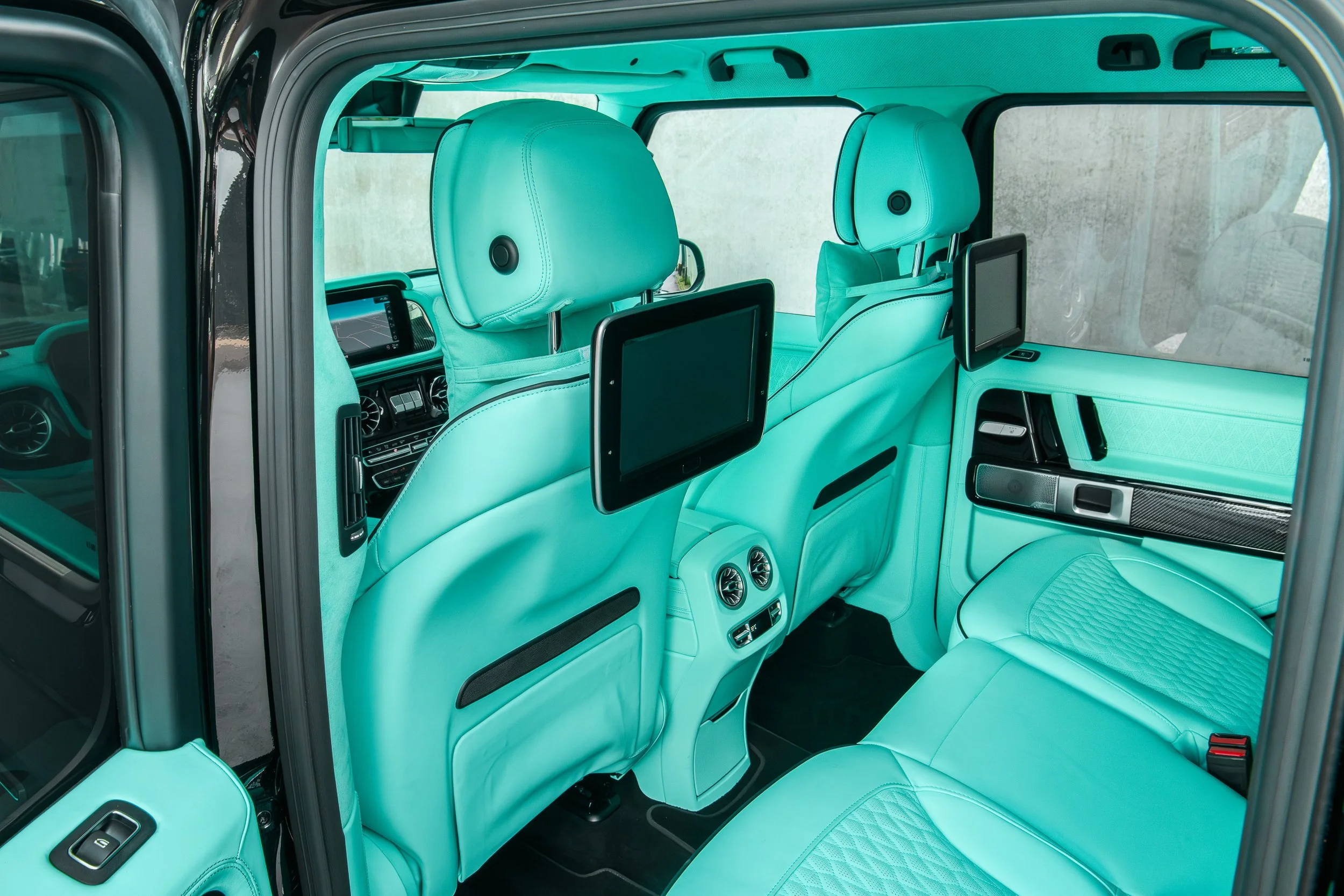 7.RicoVerhoevenâsMercedesG-ClassWidetrackwithacustomtealblueinteriorretrim.jpg