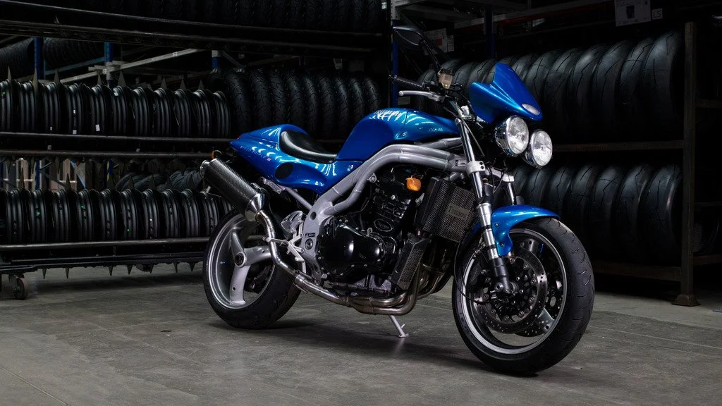 Triumph-Speed-Triple-1200-RS-Bloodline1.jpg