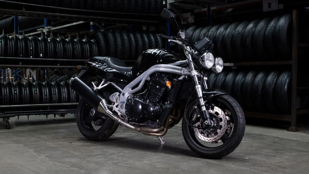 Triumph-Speed-Triple-1200-RS-Bloodline2.jpg