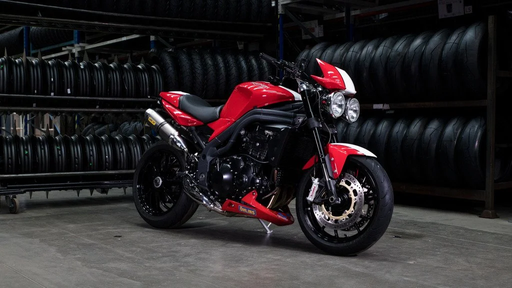 Triumph-Speed-Triple-1200-RS-Bloodline3.jpg