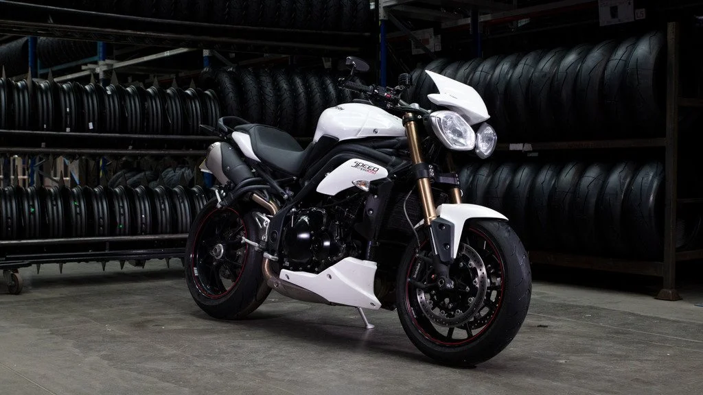 Triumph-Speed-Triple-1200-RS-Bloodline4.jpg