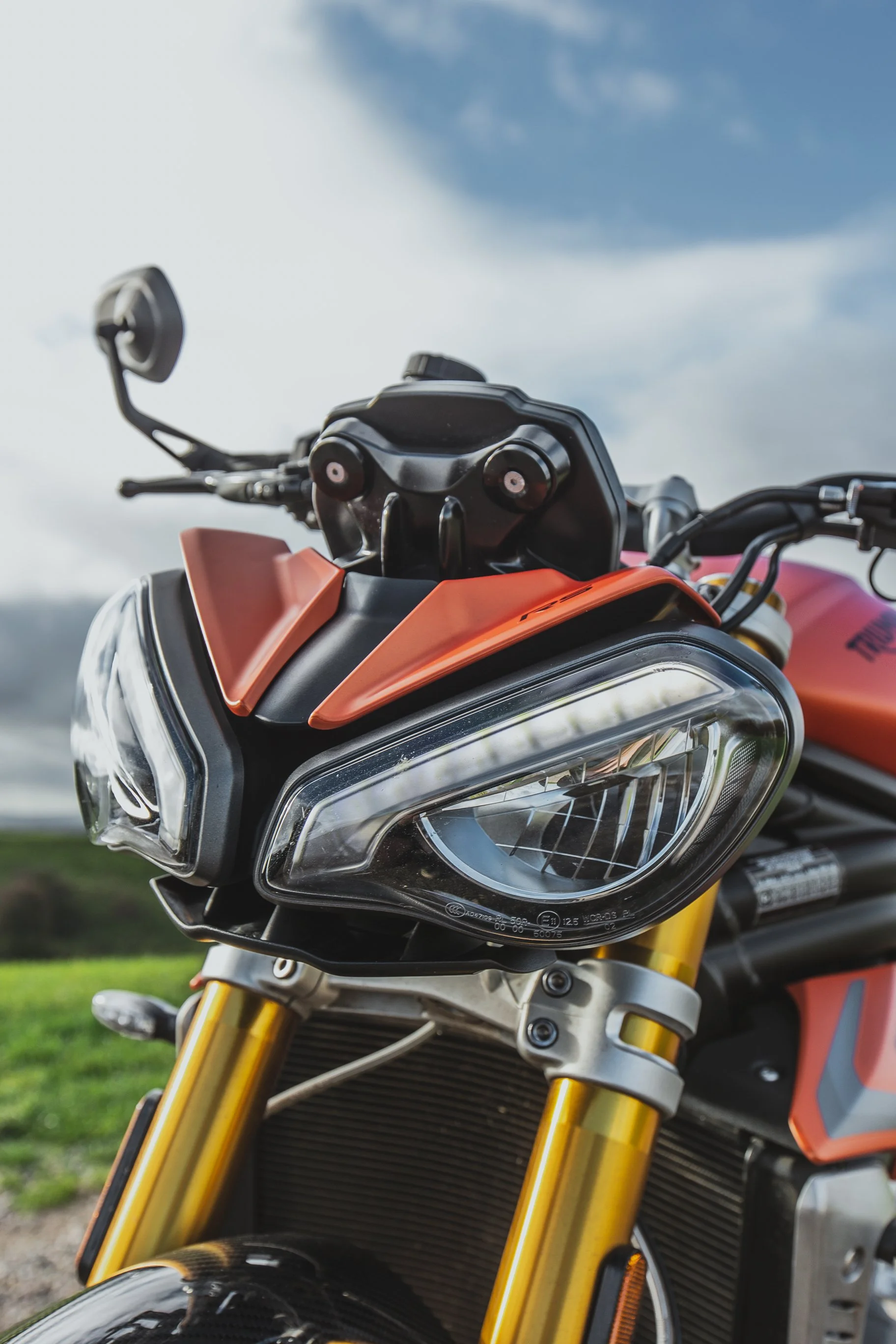 Triumph RS TRIPLE-04.jpg