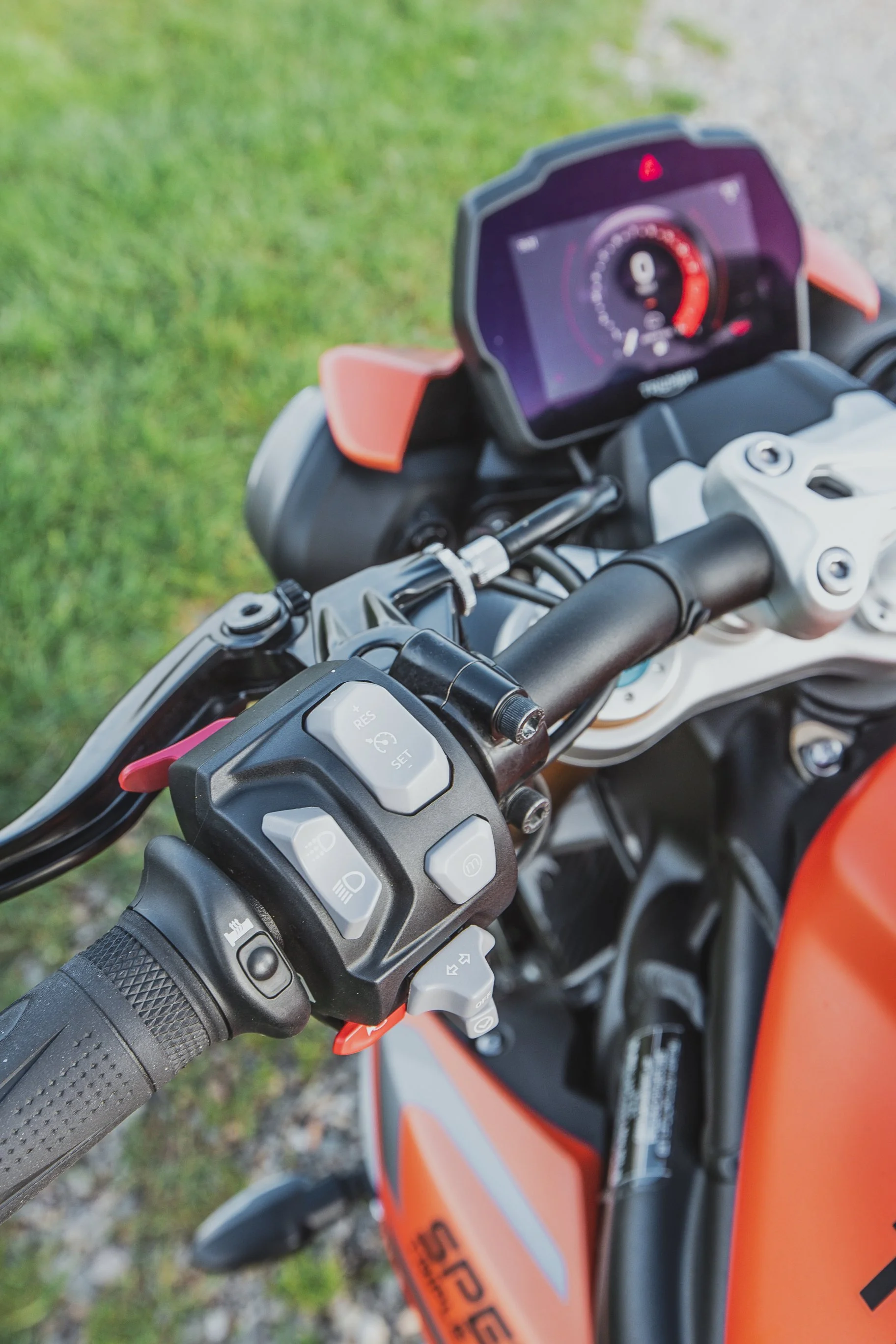 Triumph RS TRIPLE-37.jpg