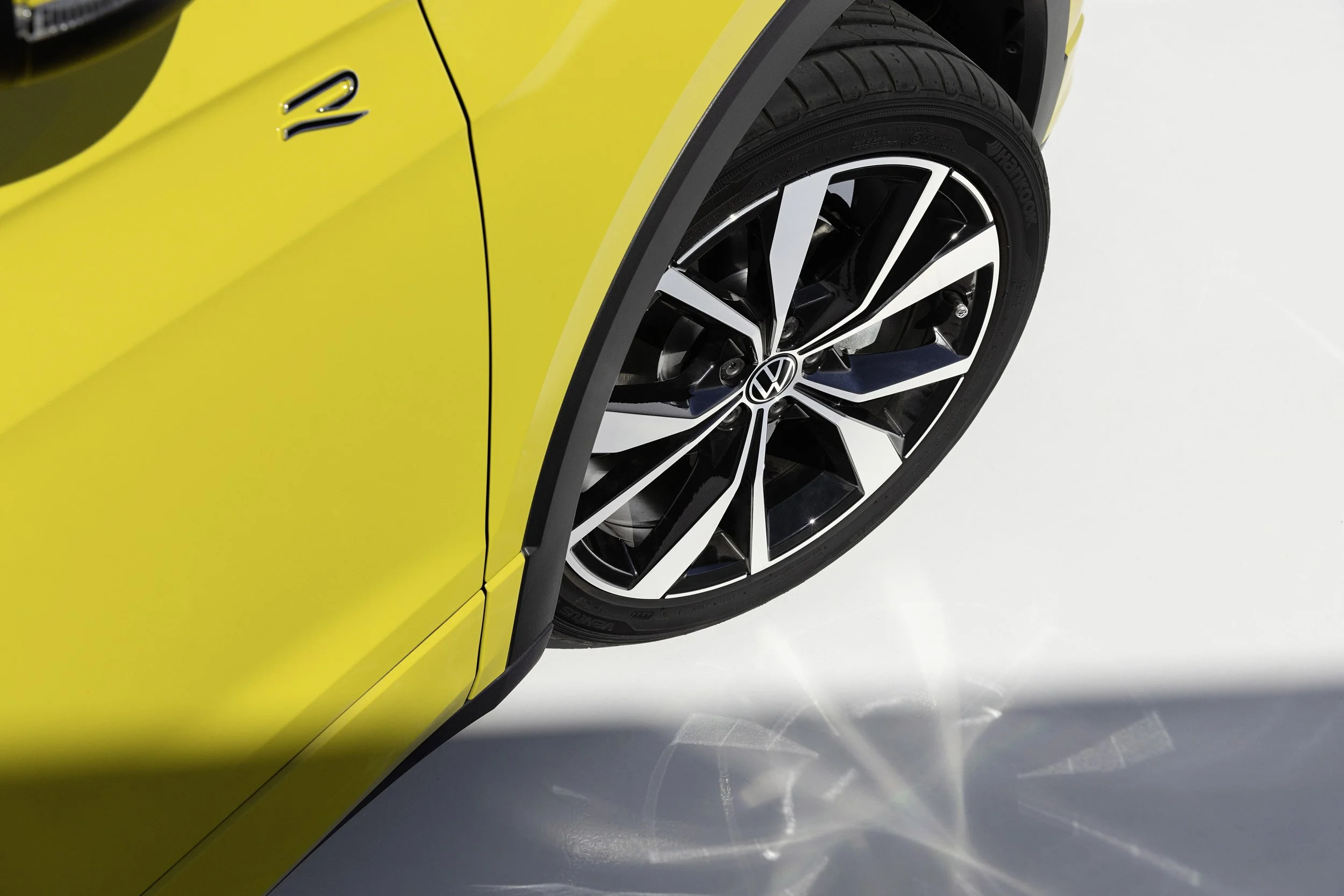VolkswagenT-CrossR-LineinRubberDuckyyellow(2).jpg
