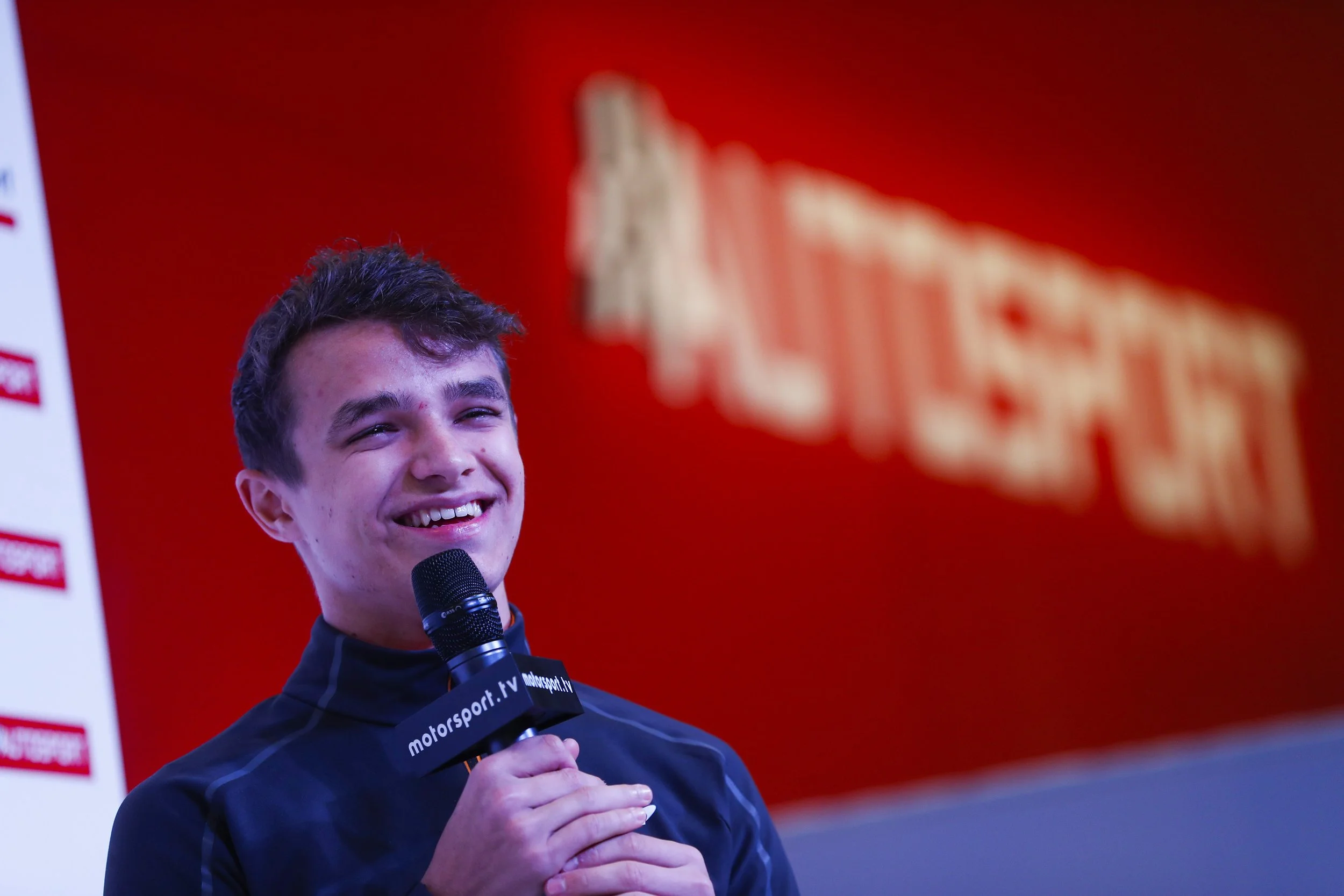 Lando Norris signs new McLaren contract