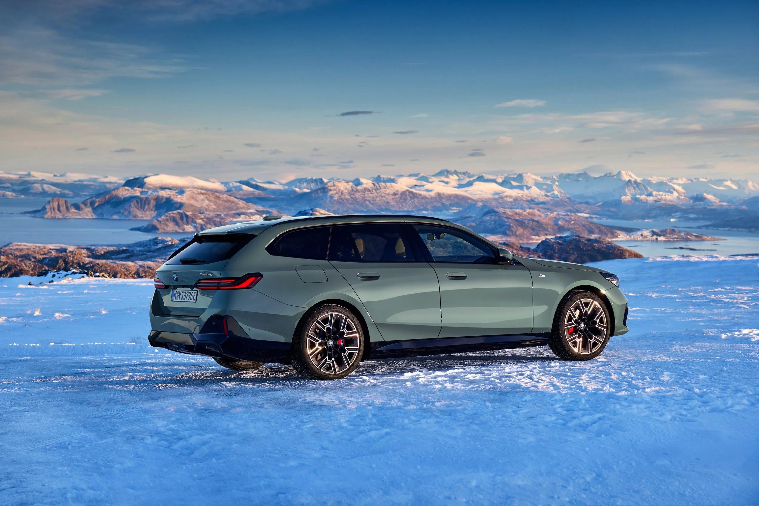 P90537257_highRes_the-new-bmw-i5-edriv.jpg