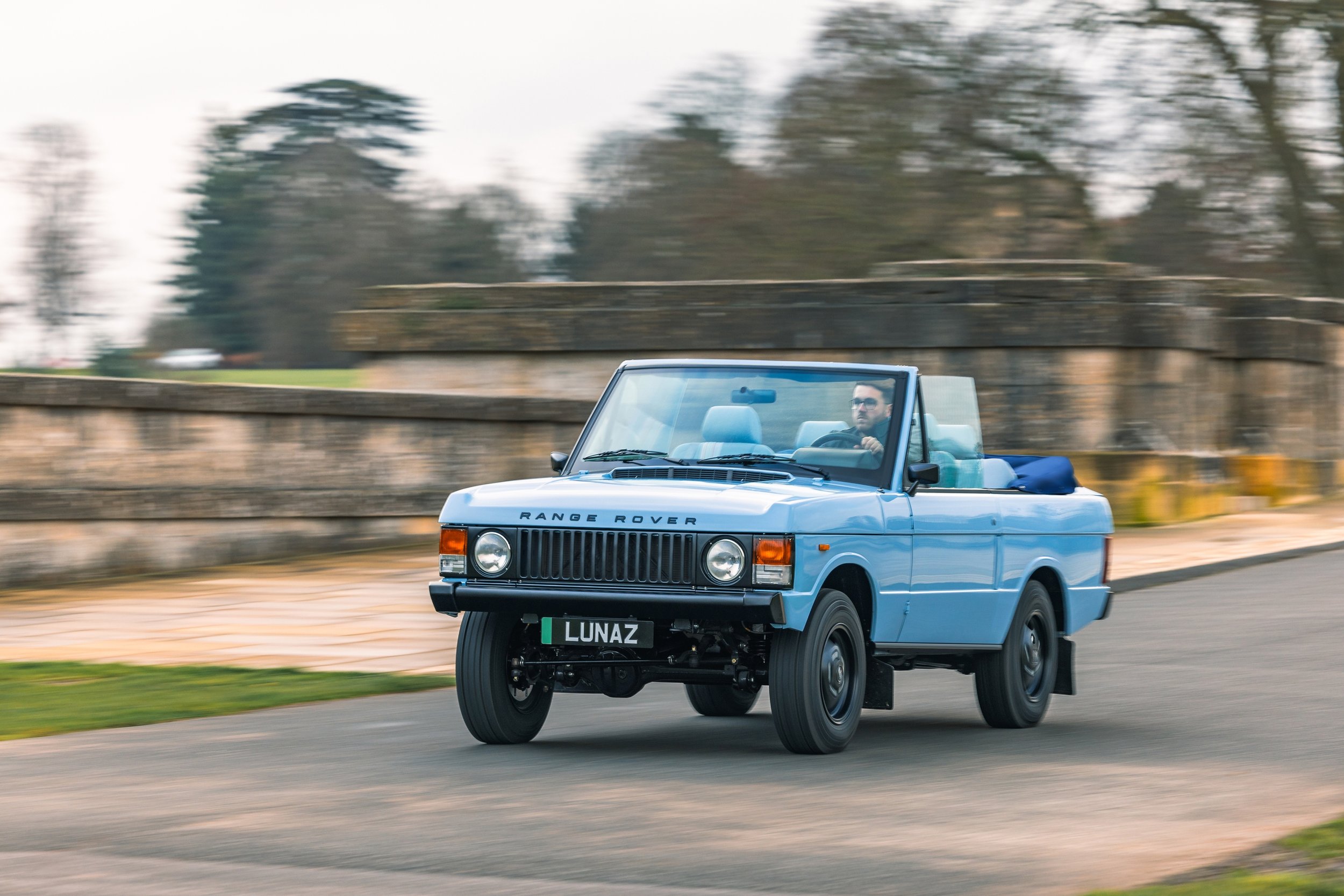 Lunaz reveal electrified James Bond-inspired Range Rover Safari