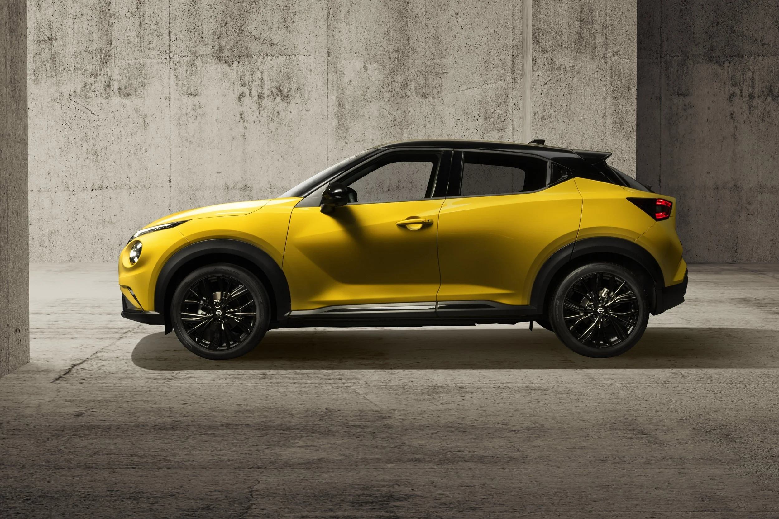 JUKEMC2024-Exterior_iconicyellowbodycolor-N-Sport-profileview.jpg