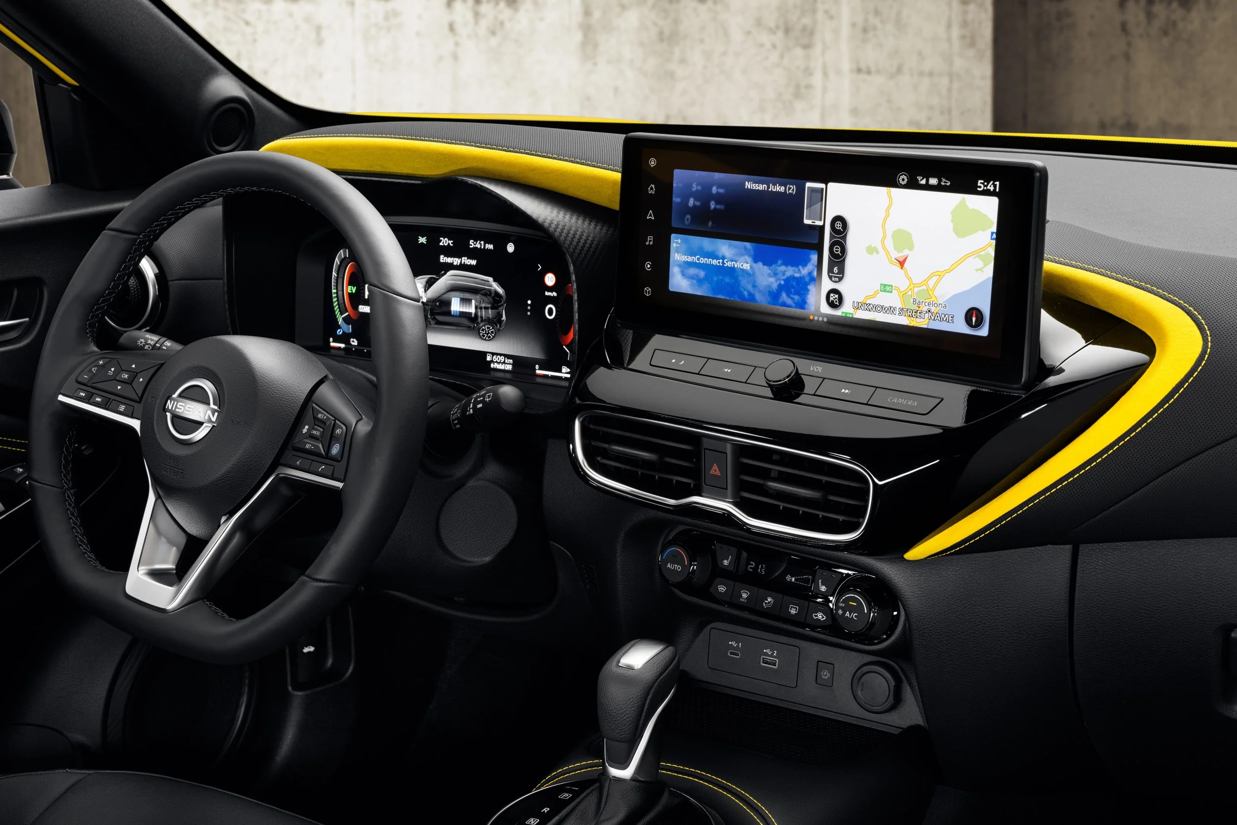 JUKEMC2024-interior_iconicyellowbodycolor-N-Sport-dashboarddetail.jpg