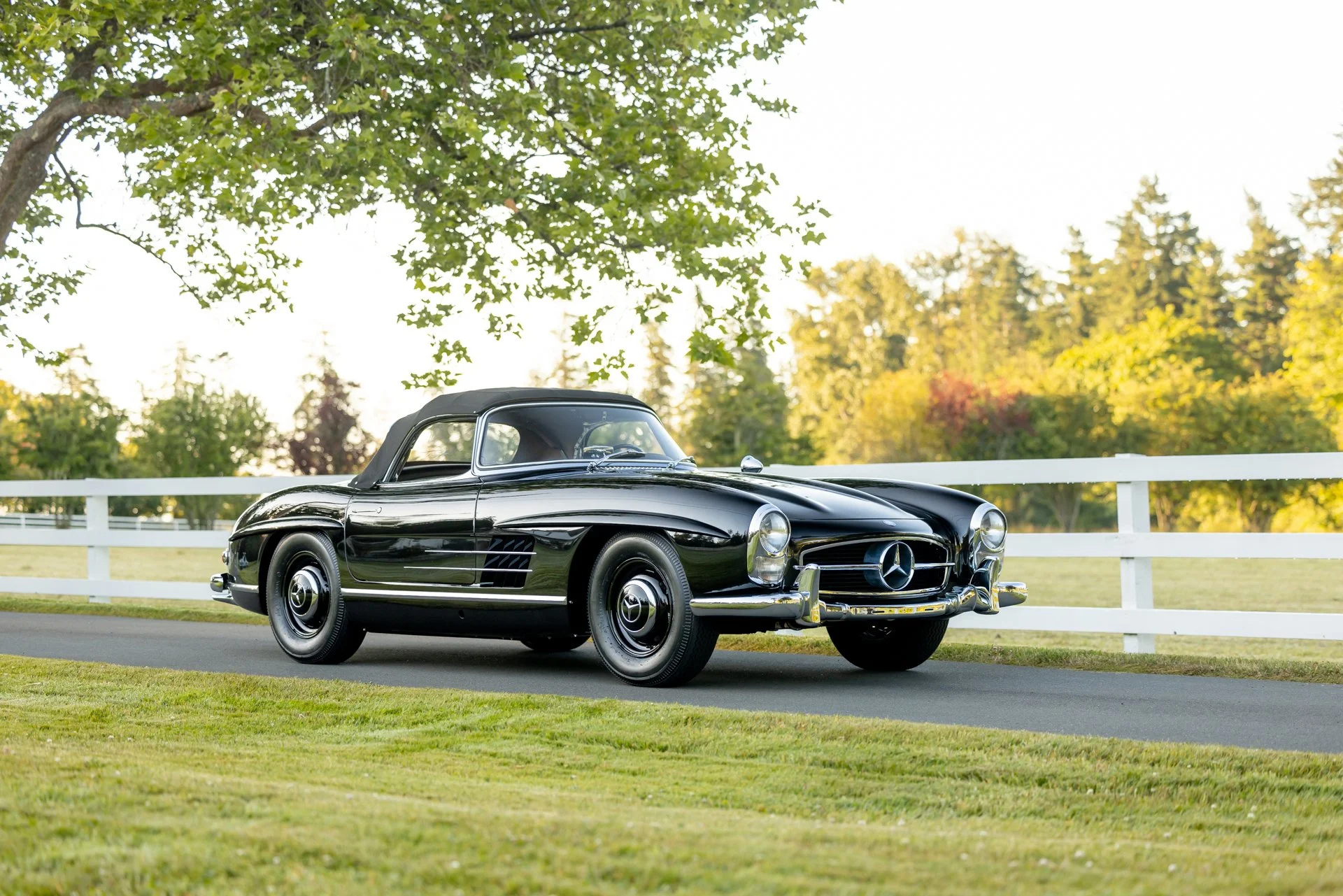 1963-Mercedes-Benz-300-SL-Roadster1444623_.jpg