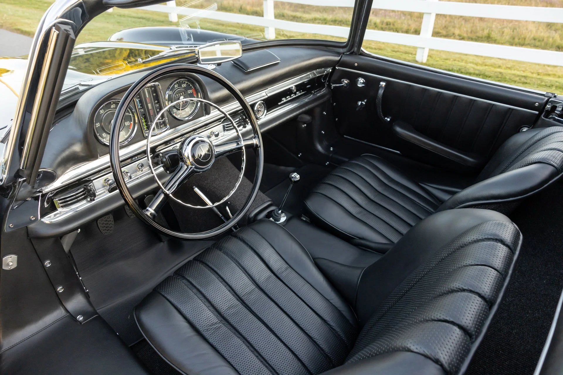 1963-Mercedes-Benz-300-SL-Roadster1444617_.jpg