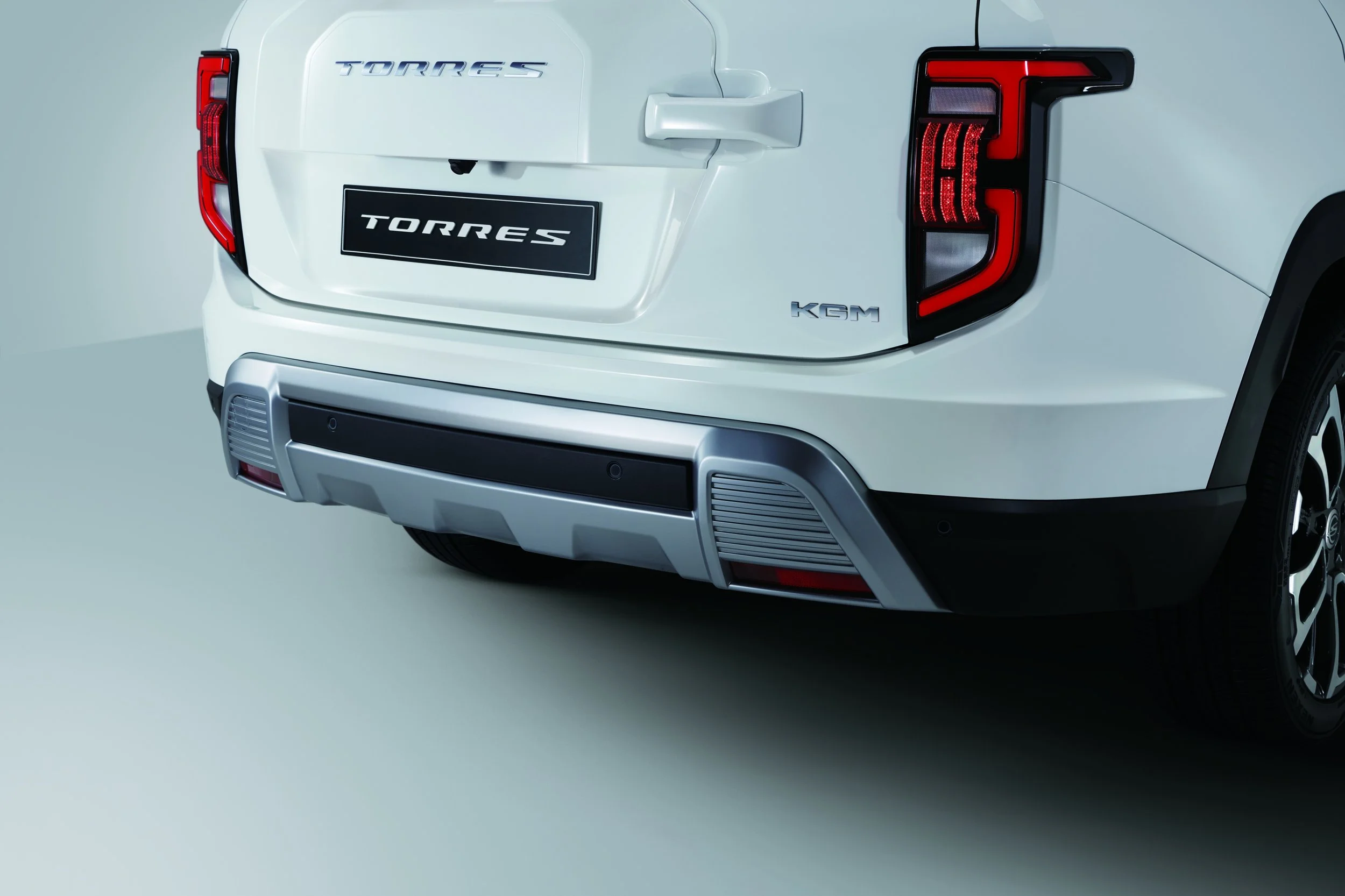 KGMMotorsUKlaunchall-newTorres(10).jpg