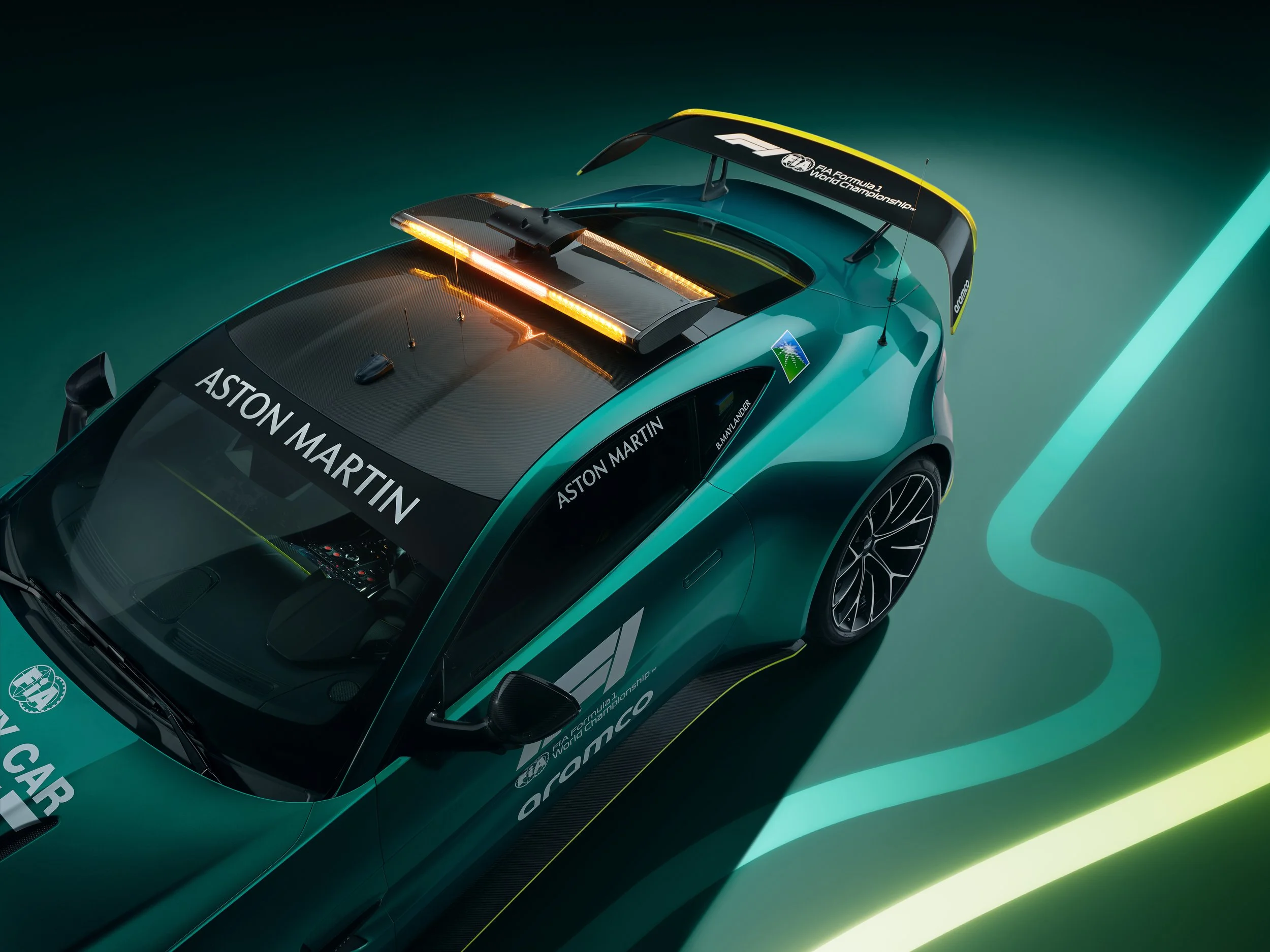 NewAstonMartinVantage_OfficialSafetyCarofFormula1®_04.jpg