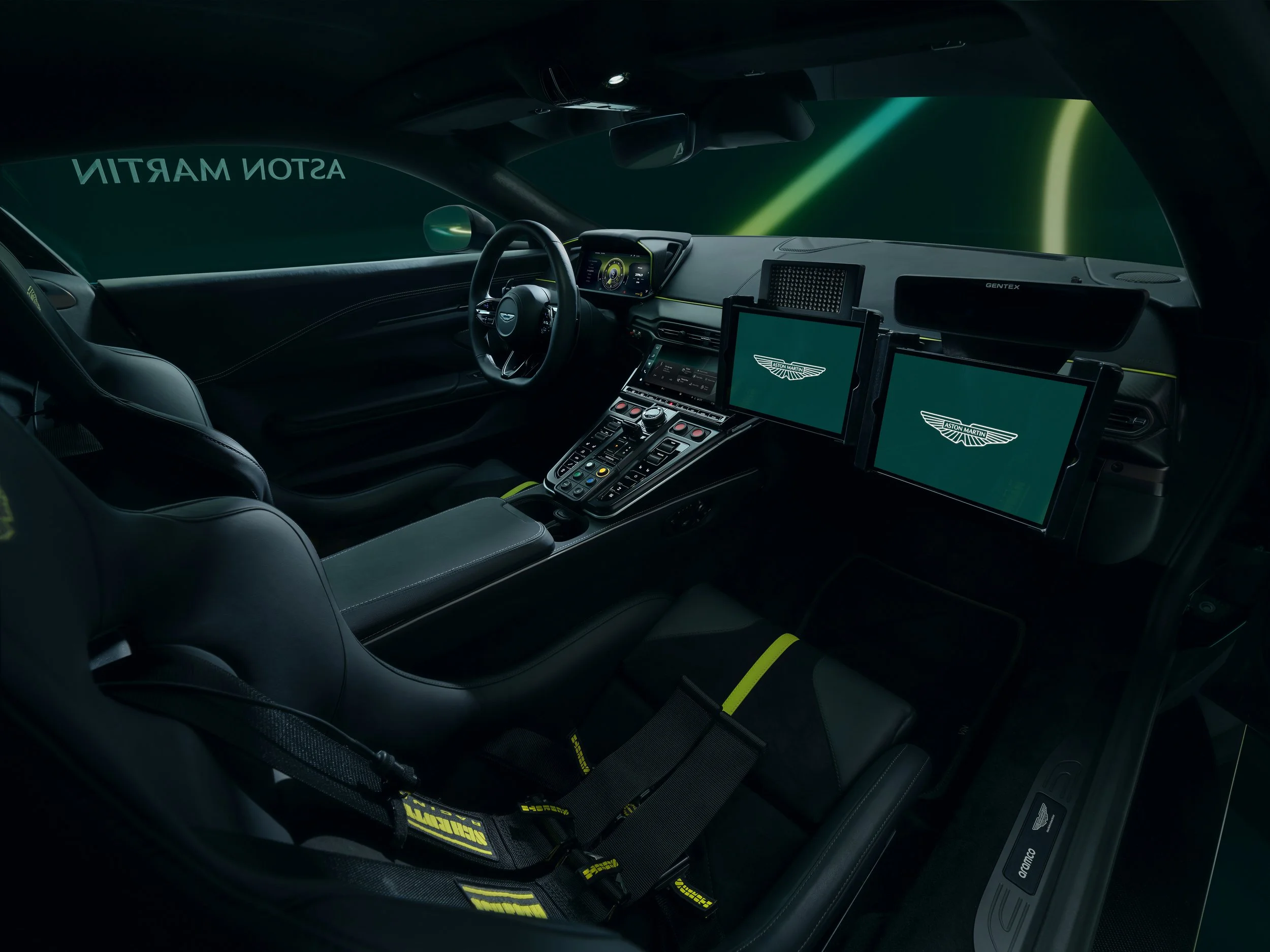 NewAstonMartinVantage_OfficialSafetyCarofFormula1®_08.jpg