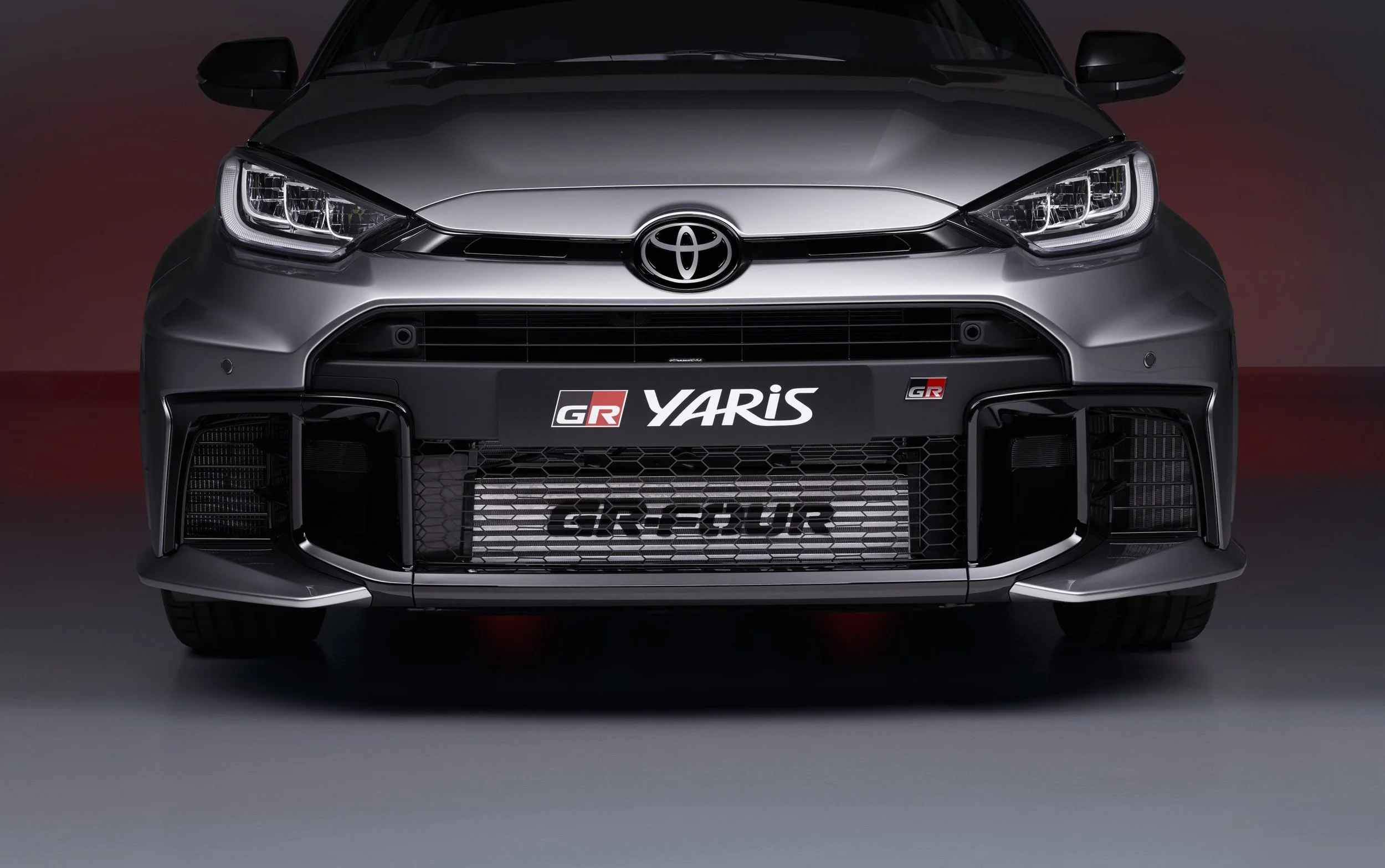 023025-toyota-yaris-gr-studio-day246620-frontgrill-4-scaled-1.jpg