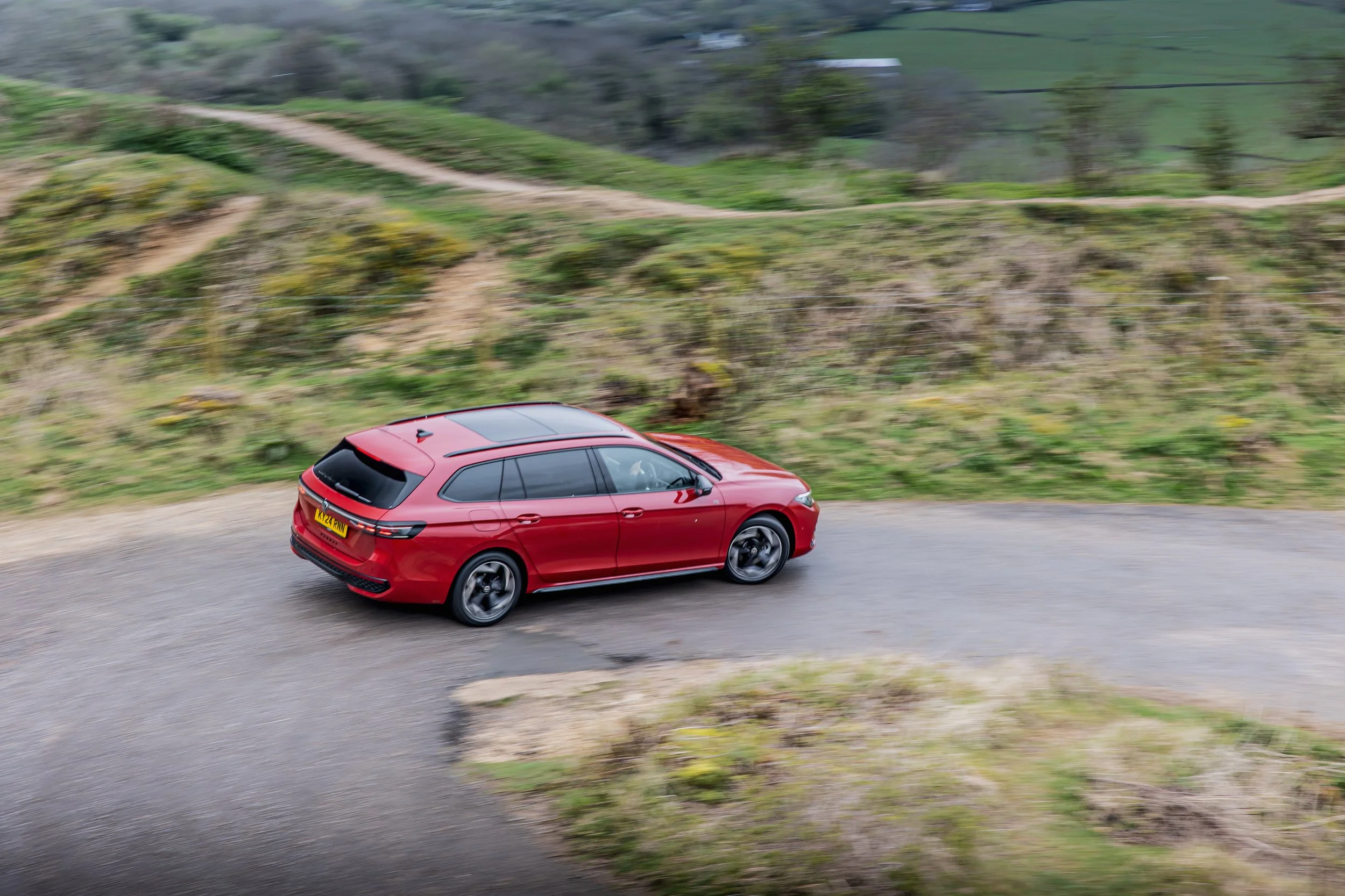 VW Passat R-Line 1.5 eTSI - Effortlessly Good