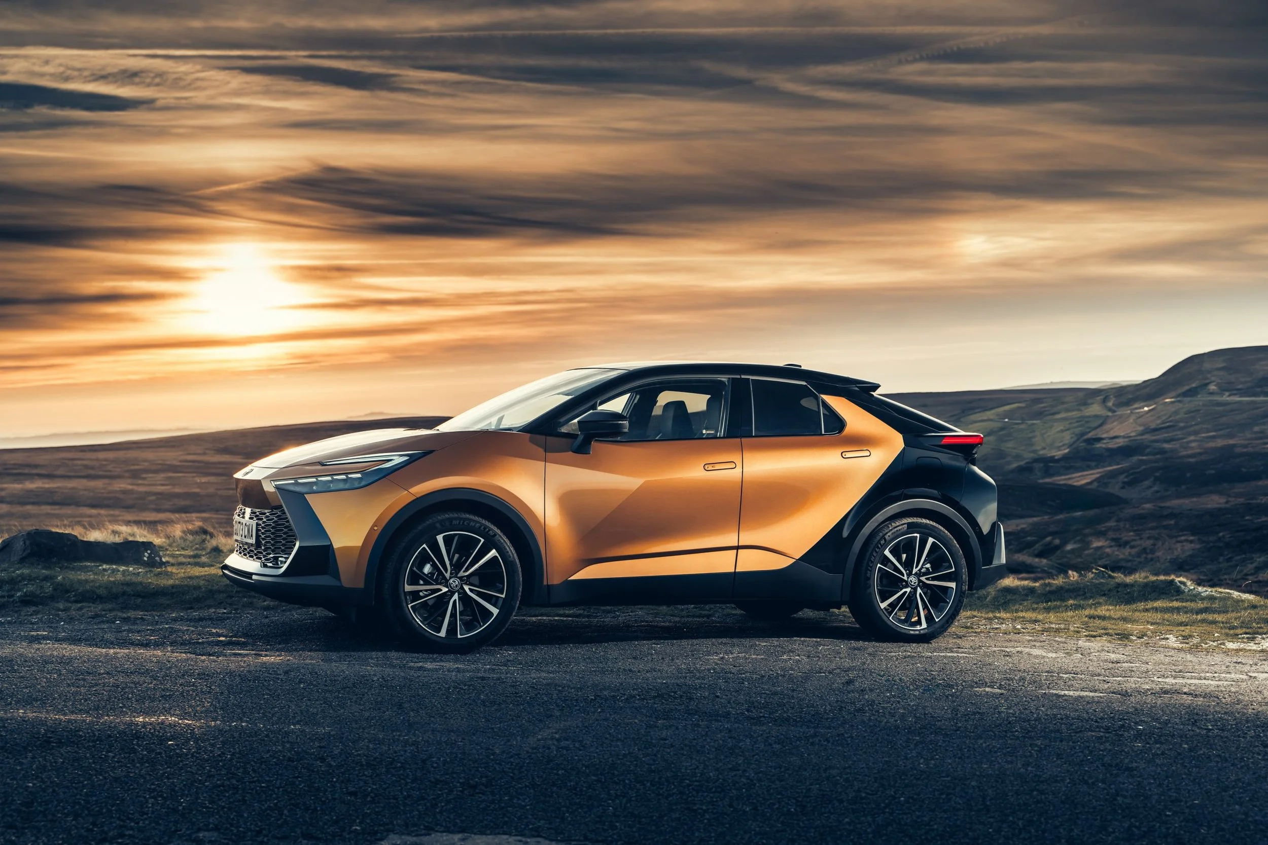 Toyota C-HR Hybrid (9).jpg