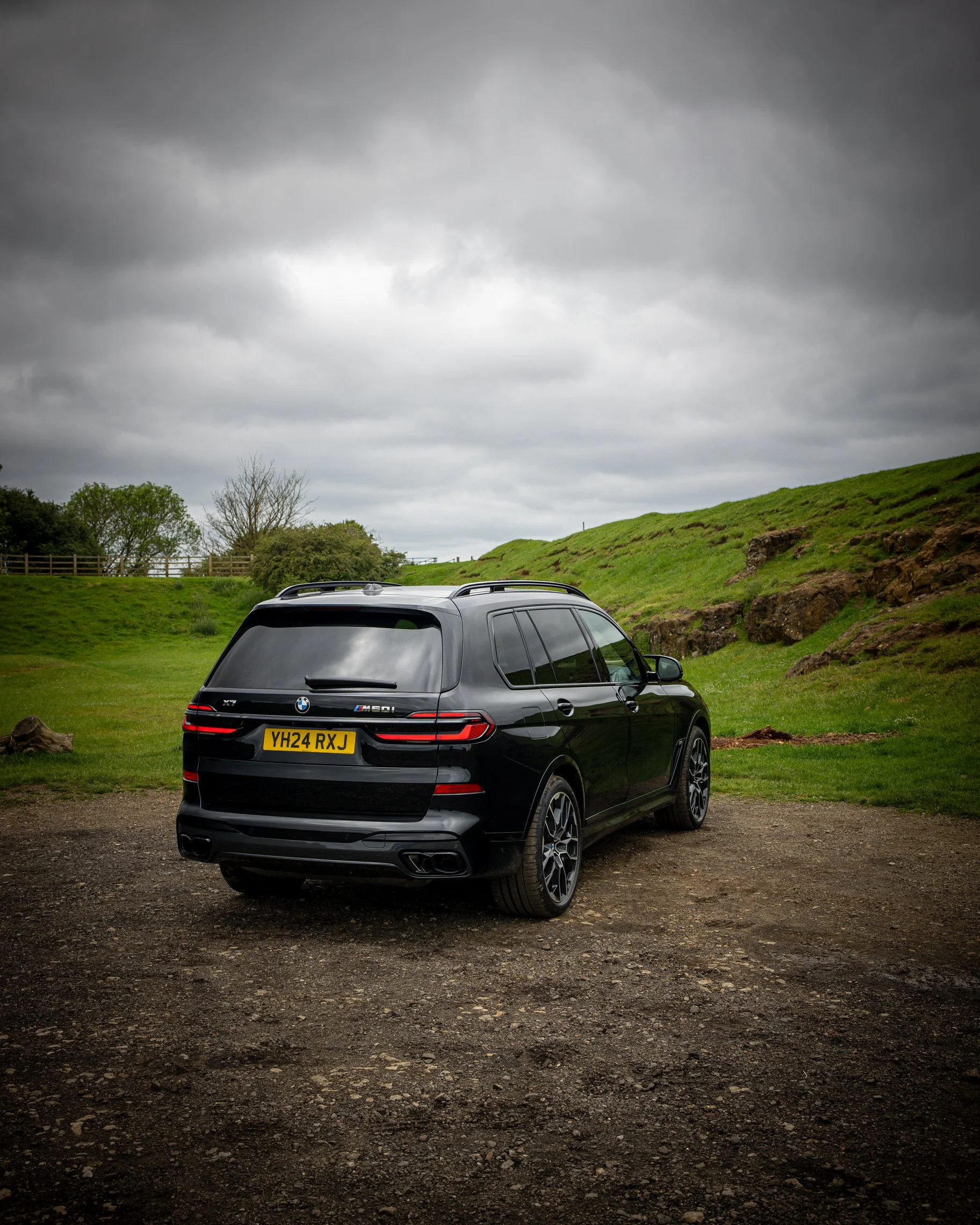 BMW X7M60-75.jpg