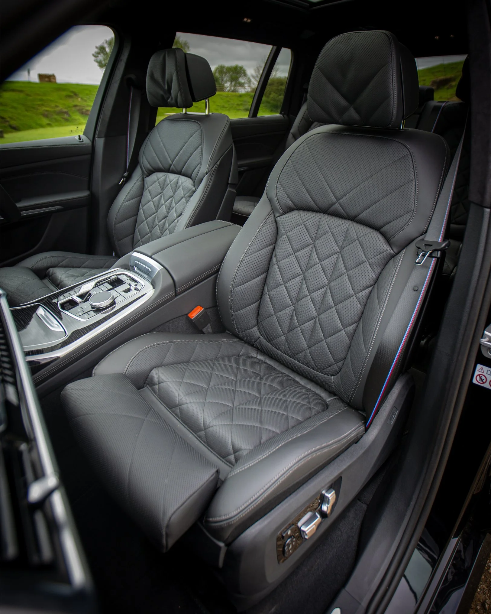 BMW X7M60-25.jpg