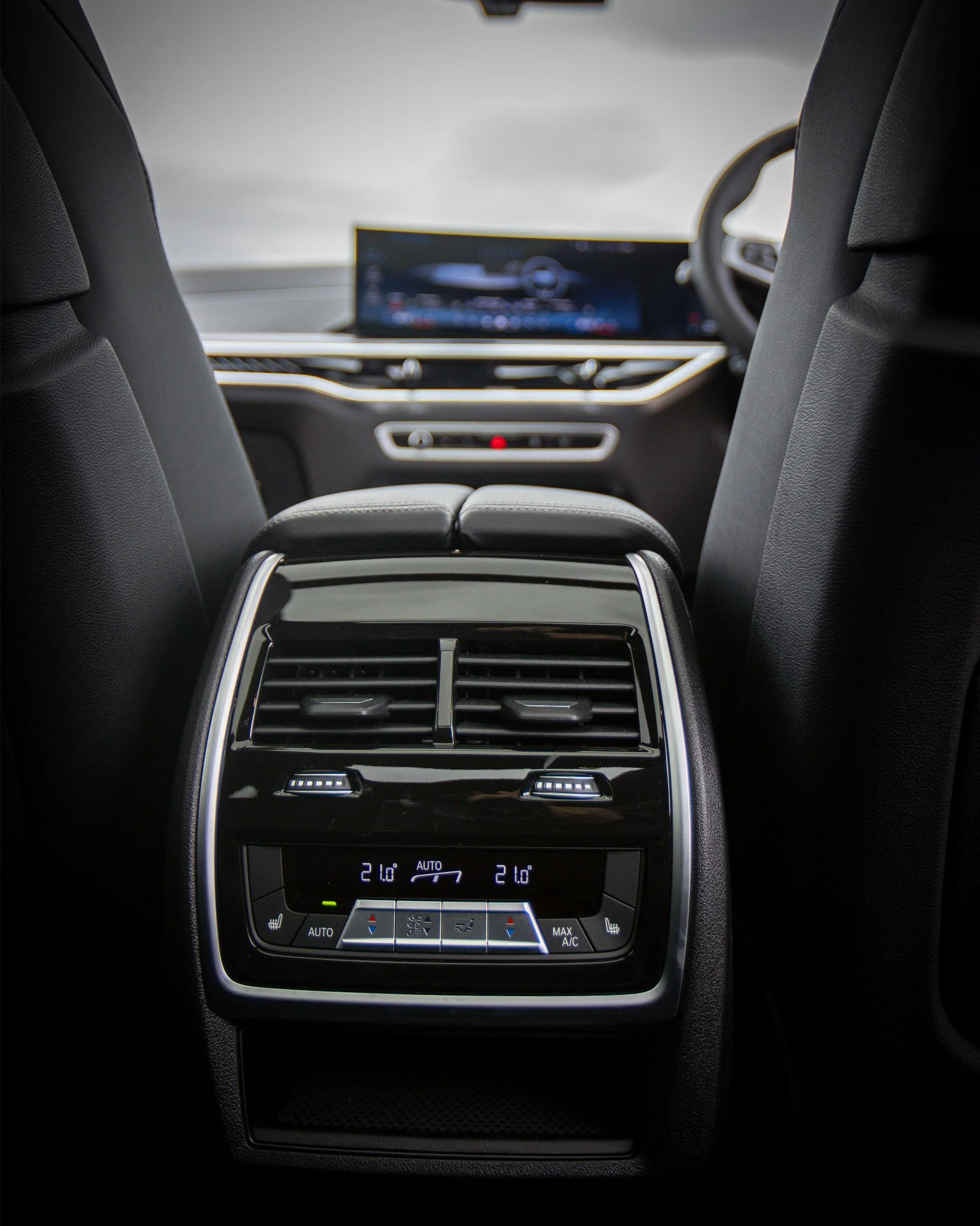 BMW X7M60-10.jpg